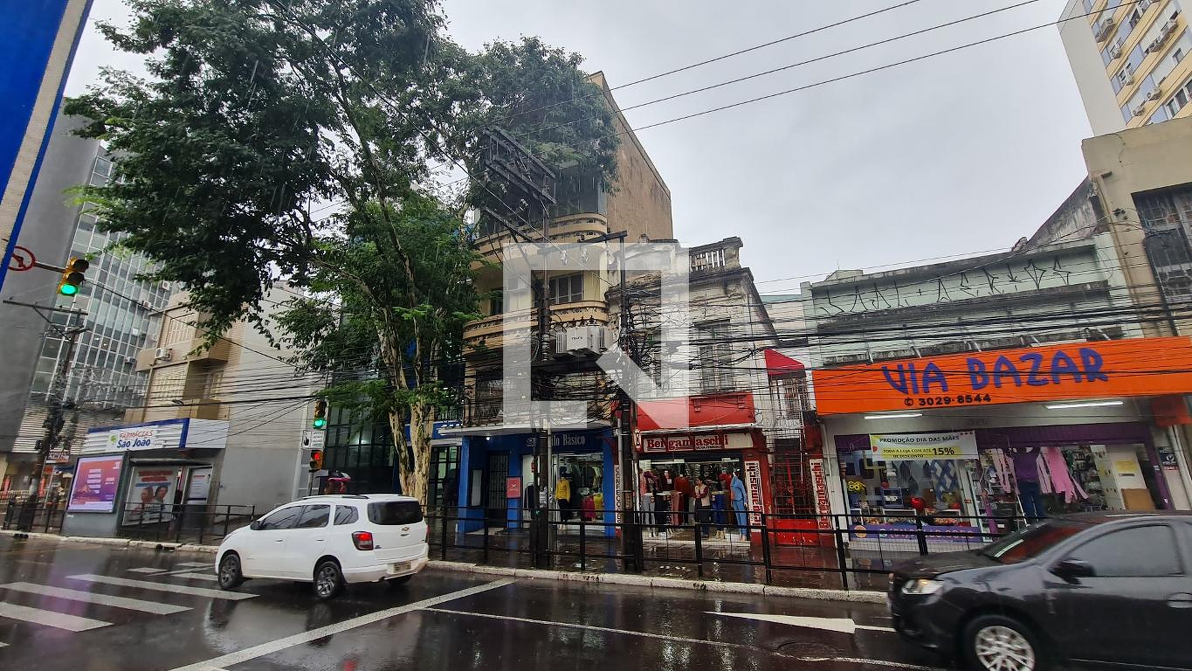 Fachada do Prédio Condomínio em Avenida Osvaldo Aranha, 1326