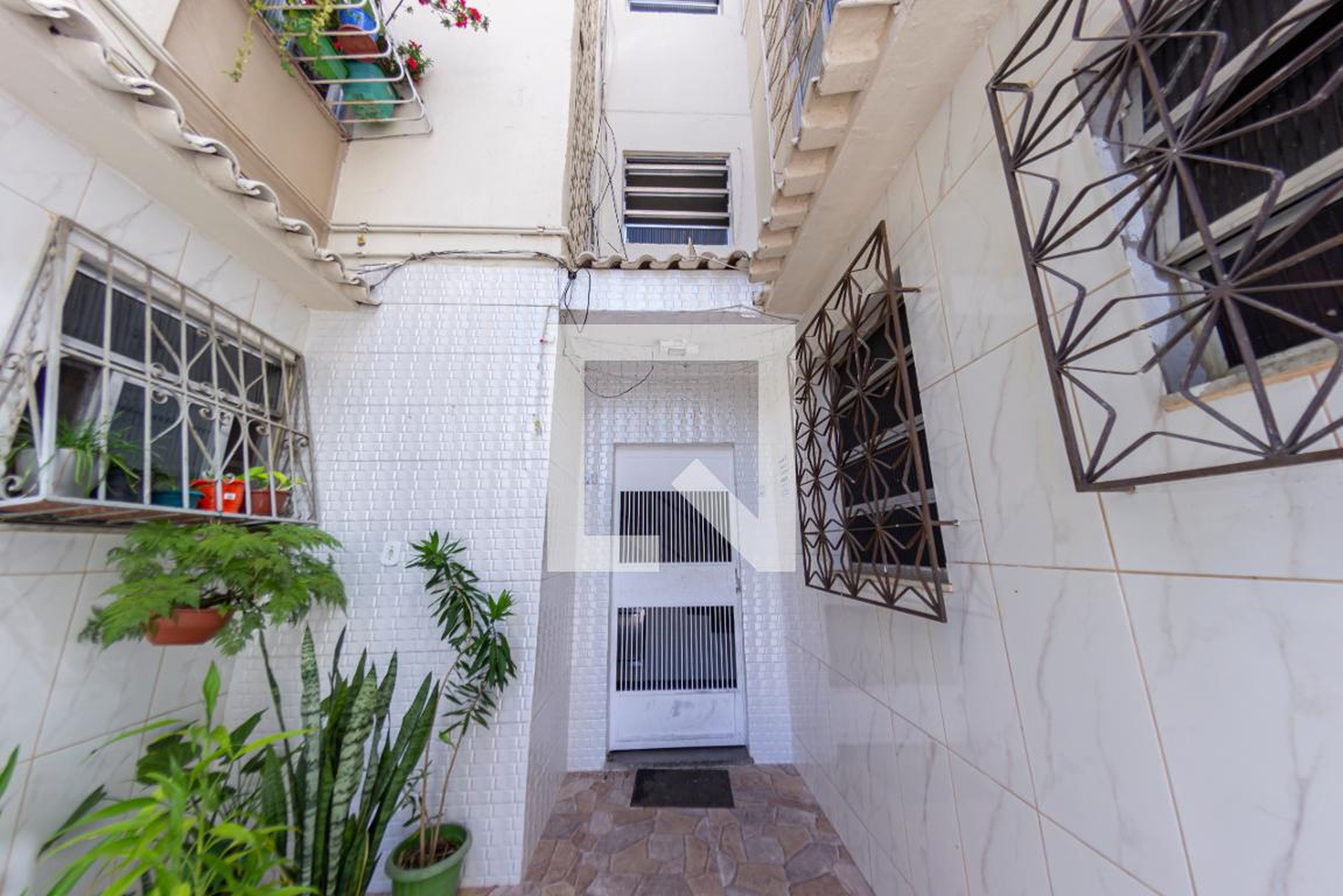 Fachada Condomínio em Rua João Adil de Oliveira, 32