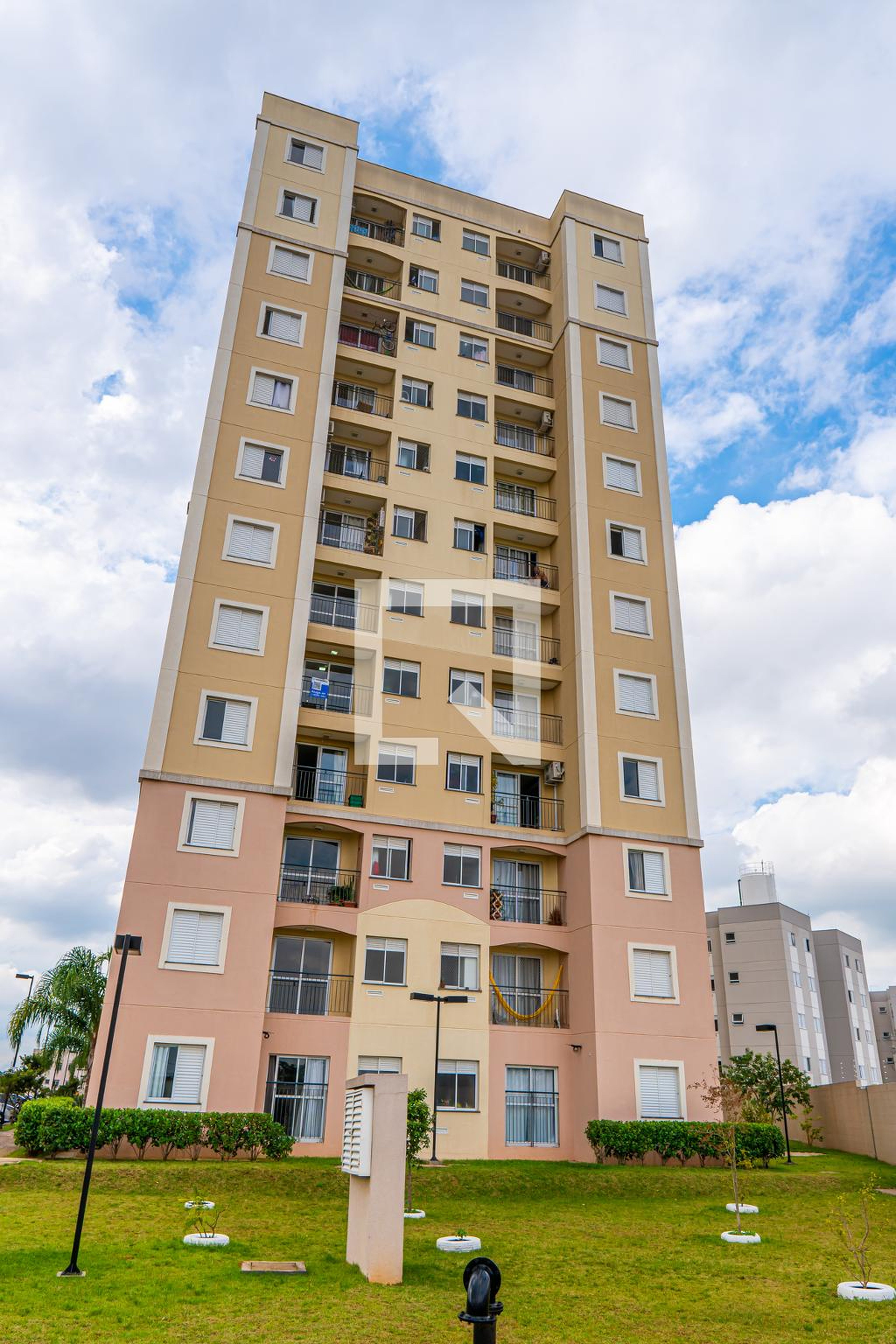 Fachada do Prédio Condomínio em Rua Sebastião Lázaro da Silva, 625