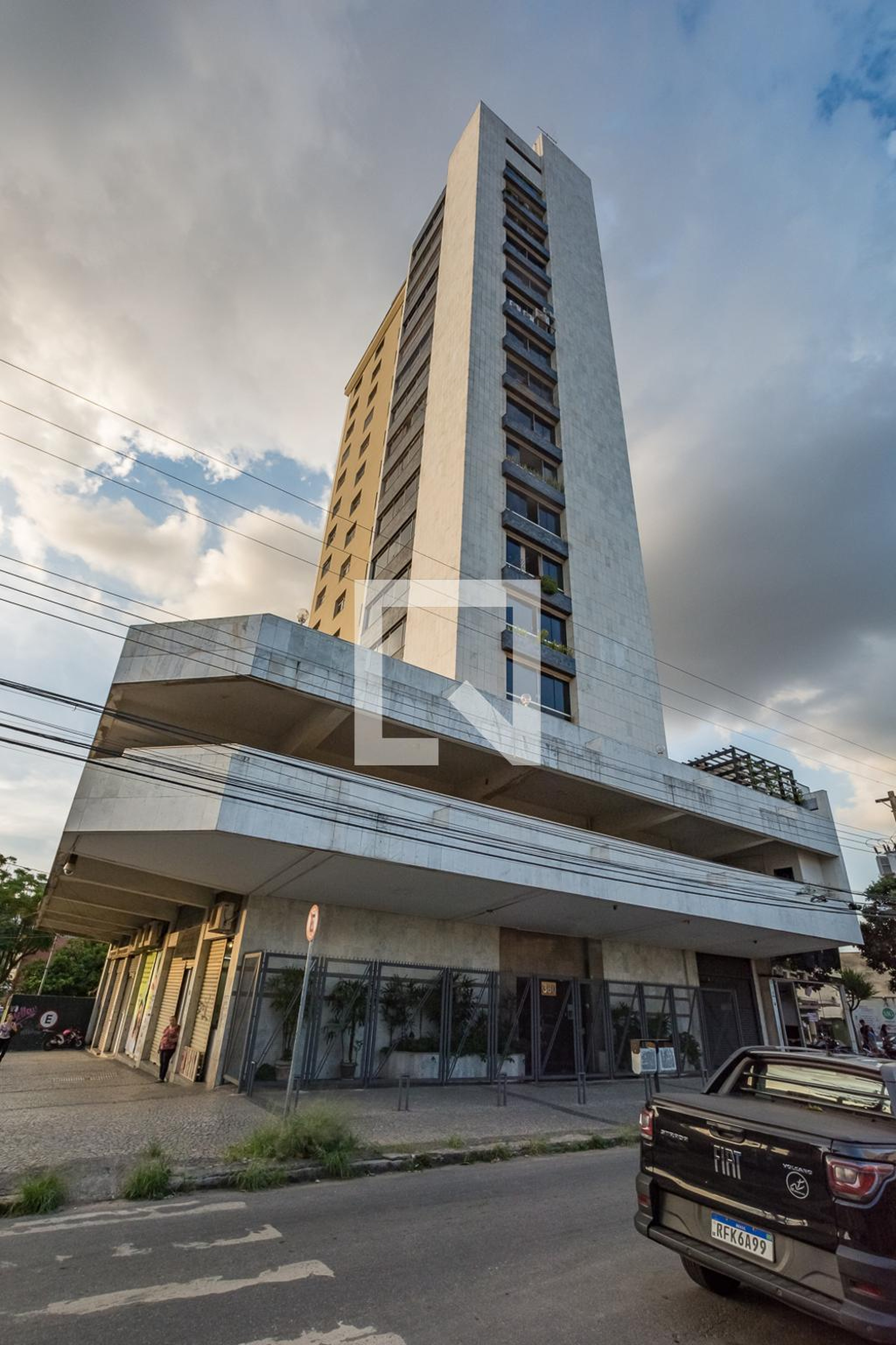 Fachada Condomínio em Rua Desembargador Ribeiro da Luz, 380