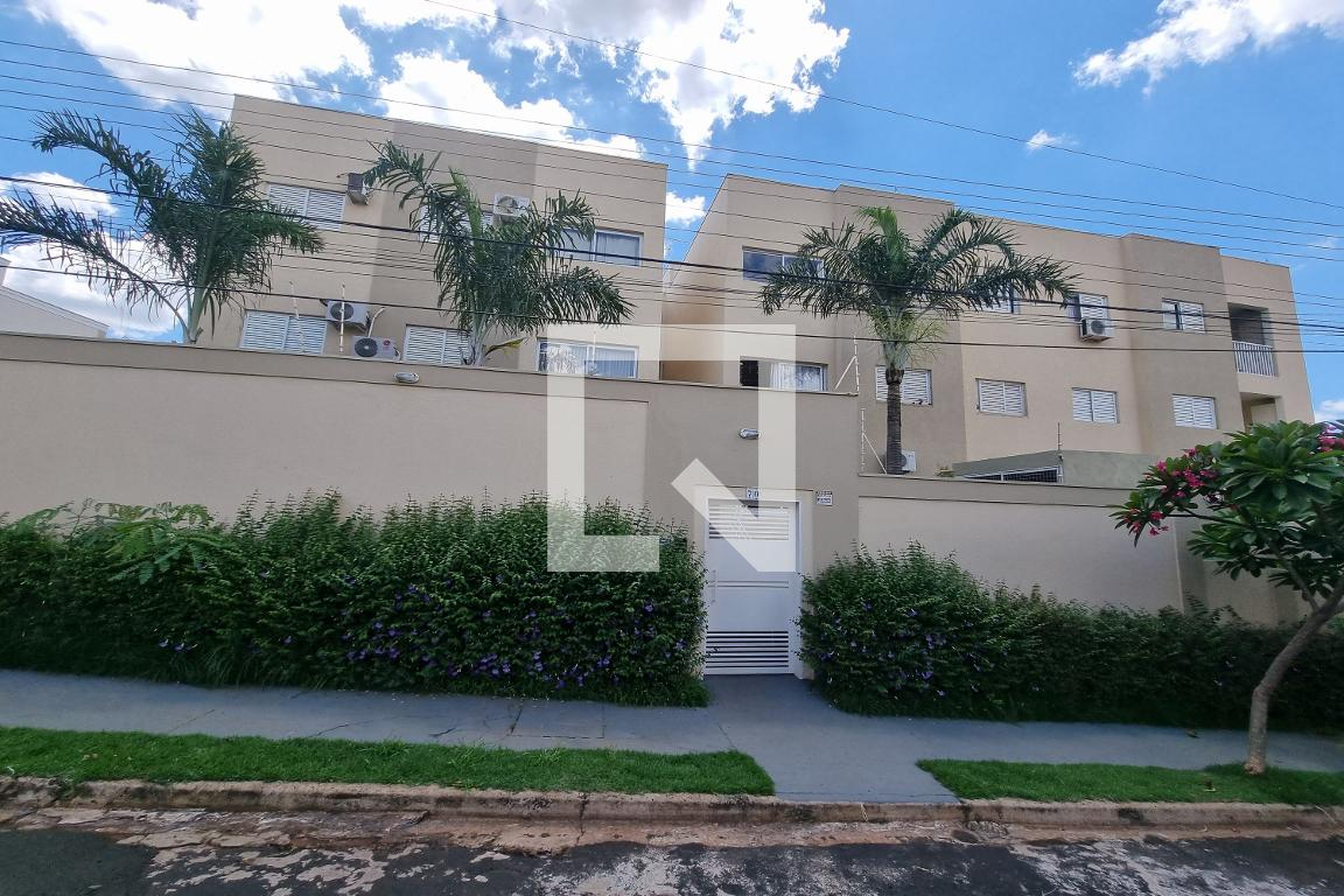 Fachada Condomínio em Rua José Benedito César, 312