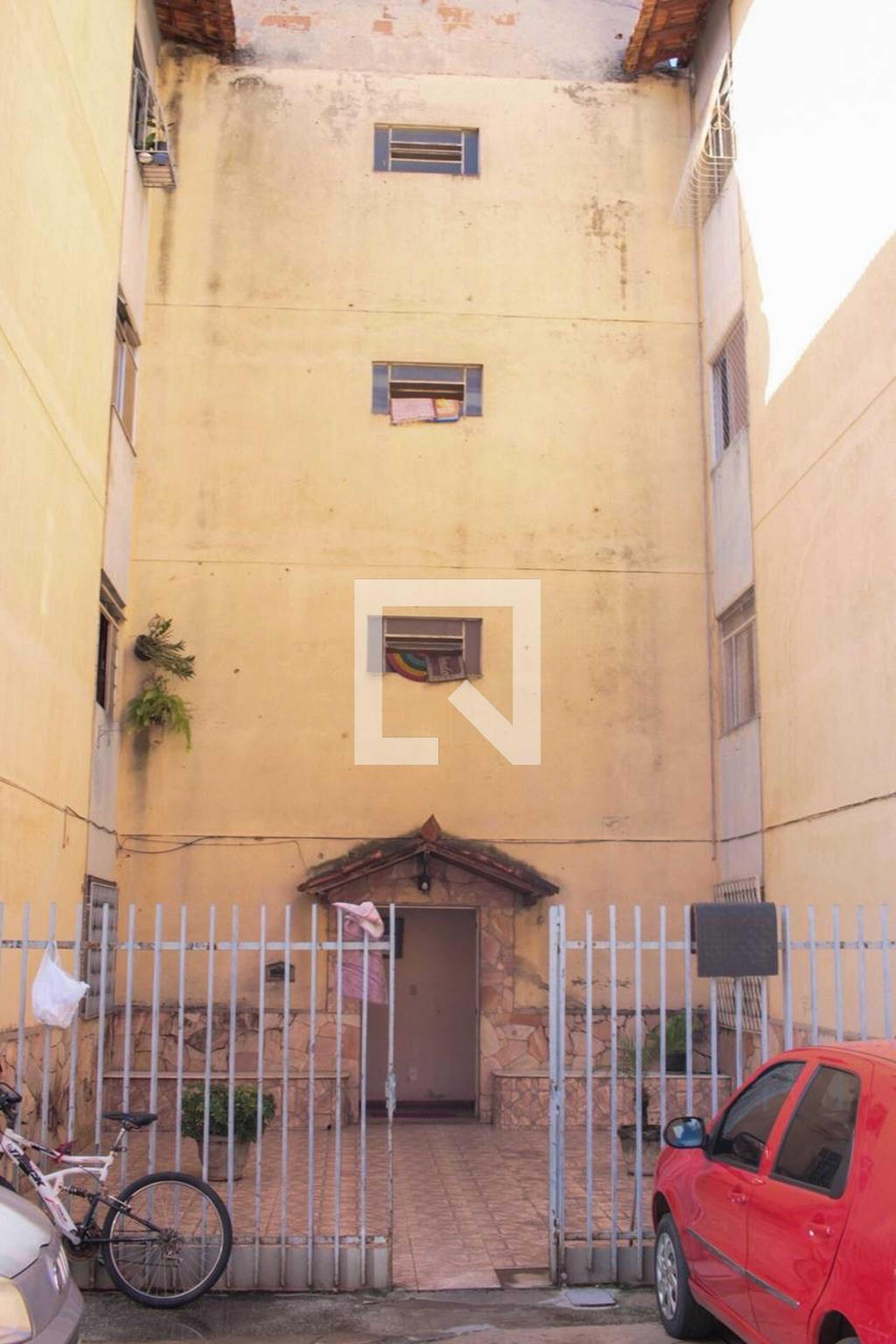 Fachada Condomínio em Rua Interna-a, 47