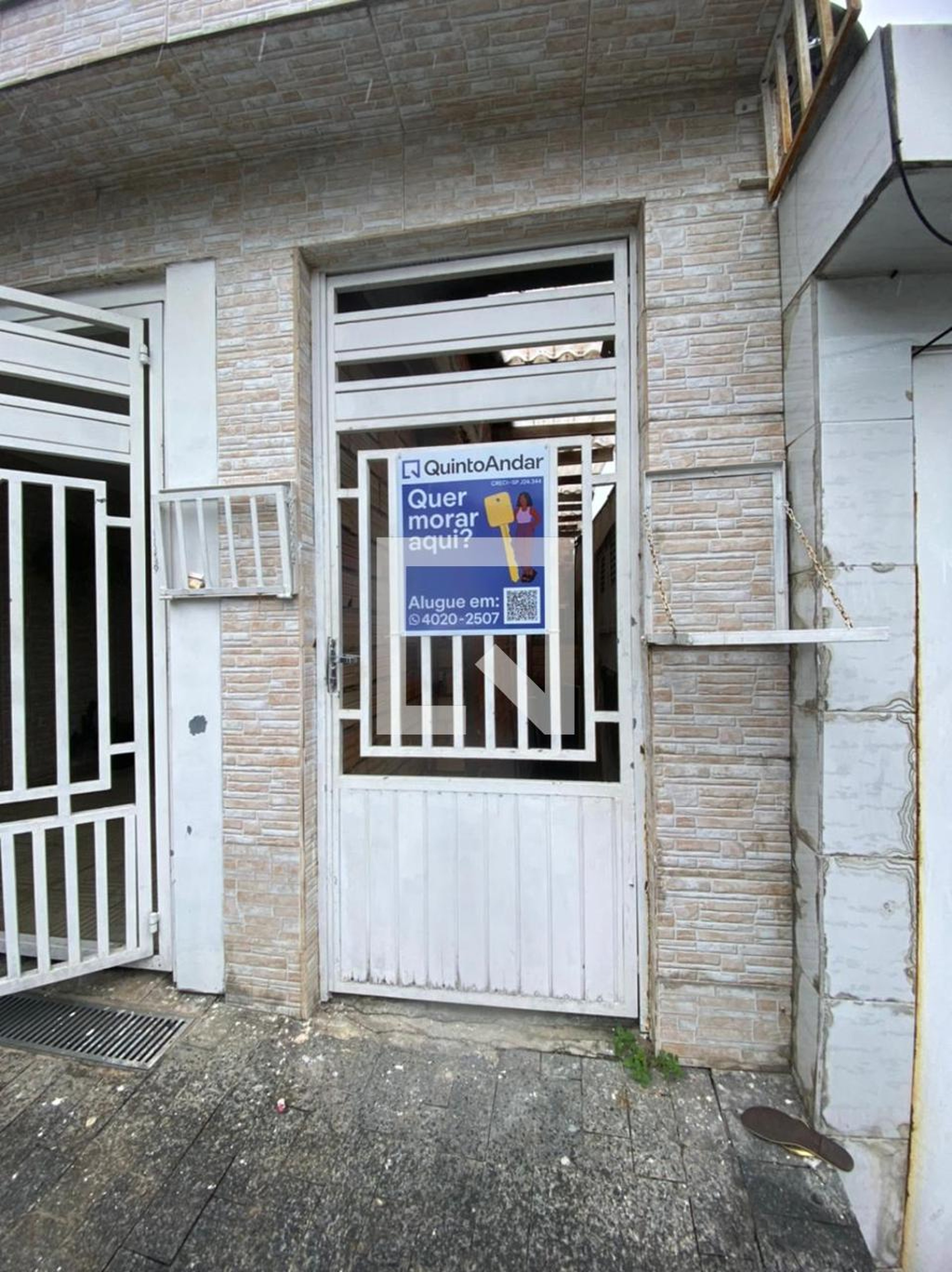 Fachada Condomínio em Rua Antônio Viêira dos Santos, 100