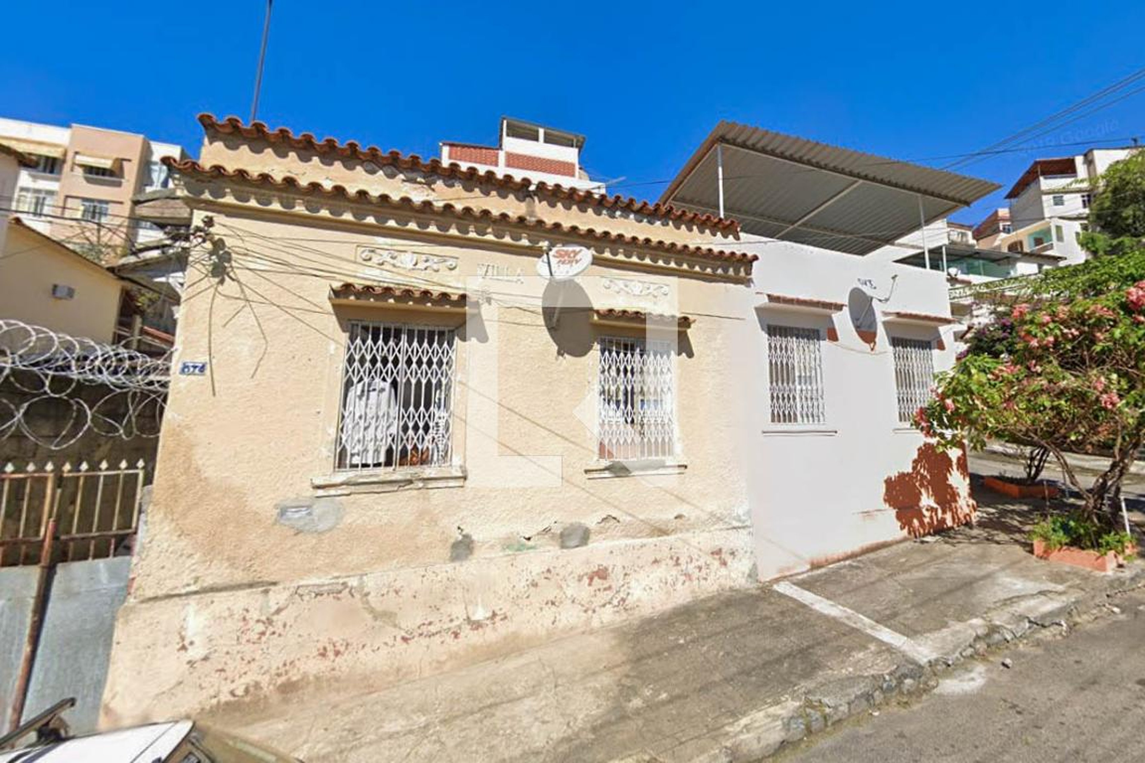 Fachada Condomínio em Rua Bahia, 37