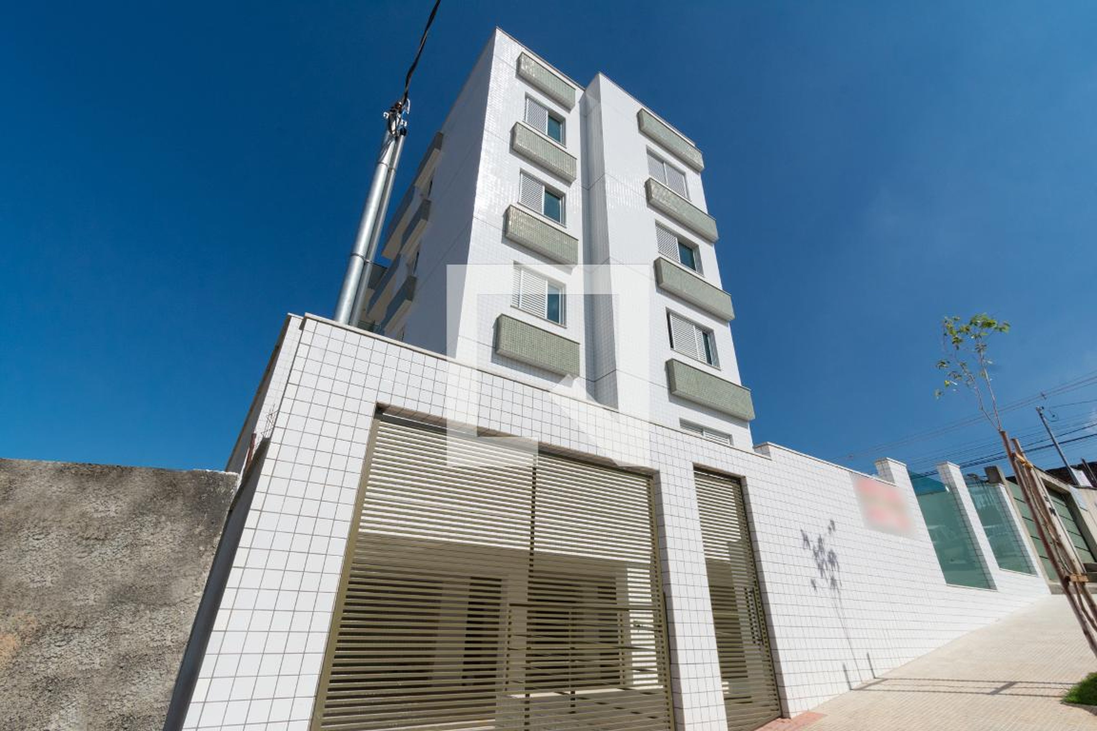 Fachada Condomínio em Rua Caetano de Vasconcelos, 410