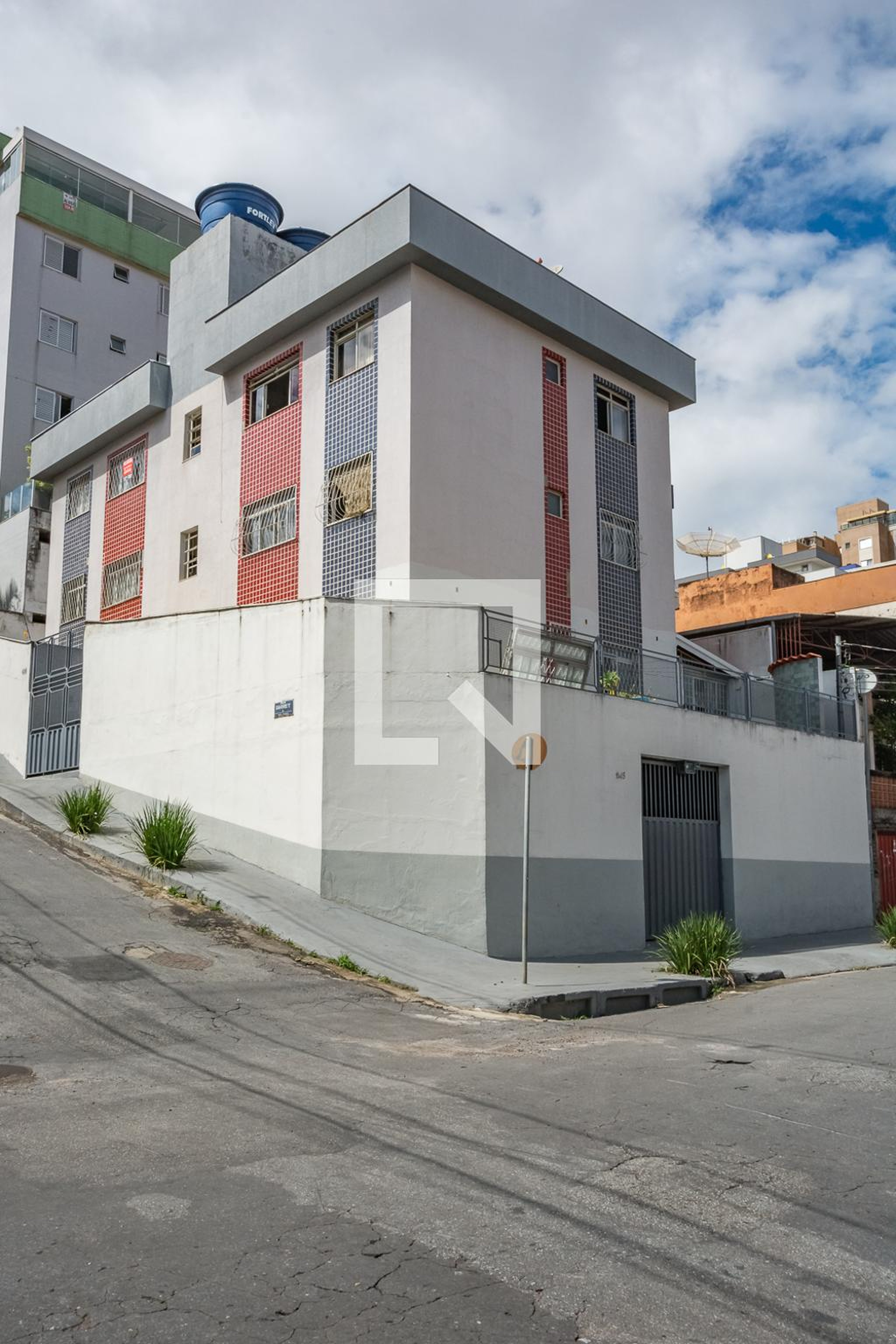 Fachada Edifício Vivinha Machado Gomes