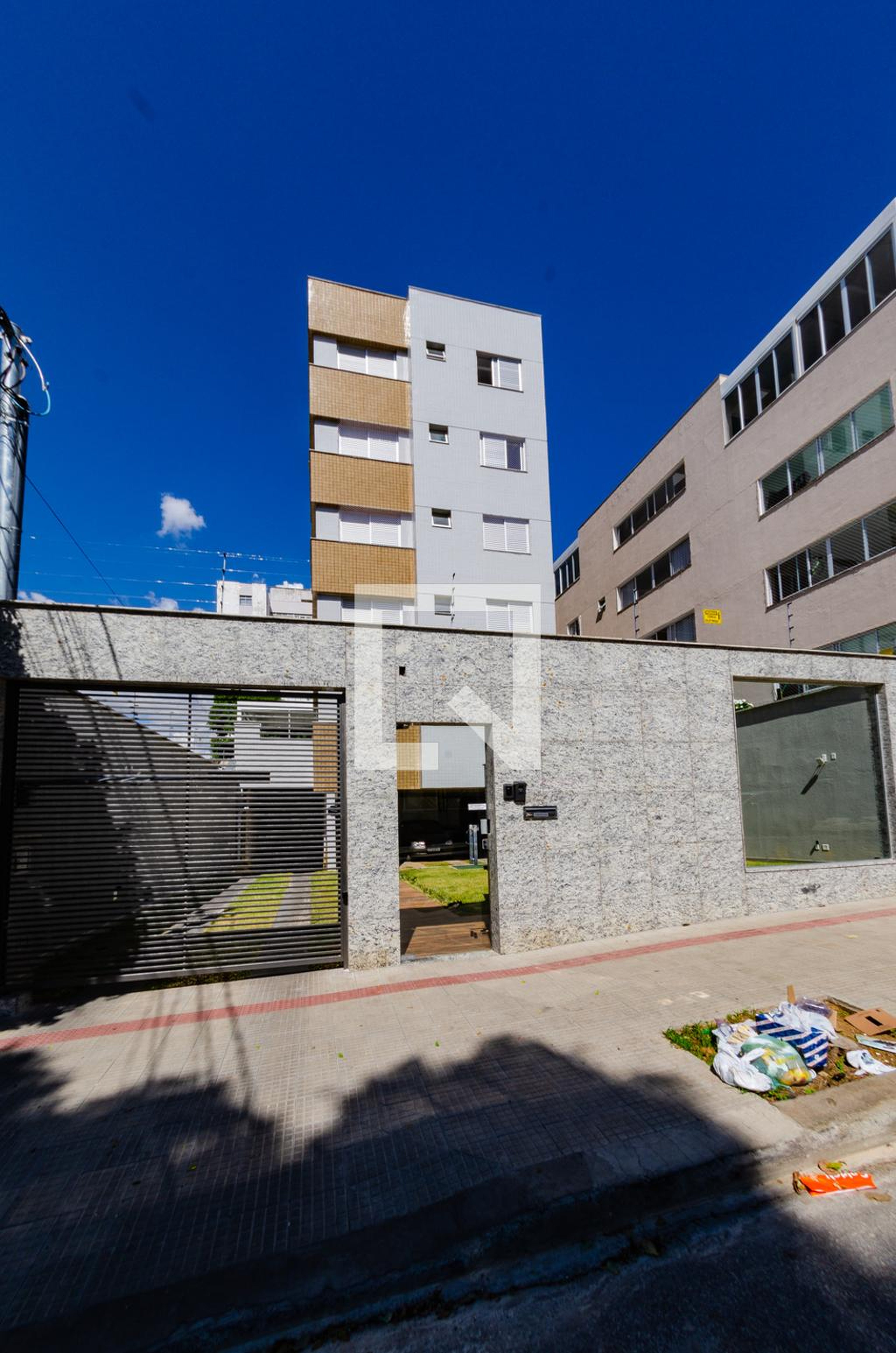 Fachada Condomínio em Rua Coronel José Benjamim, 935