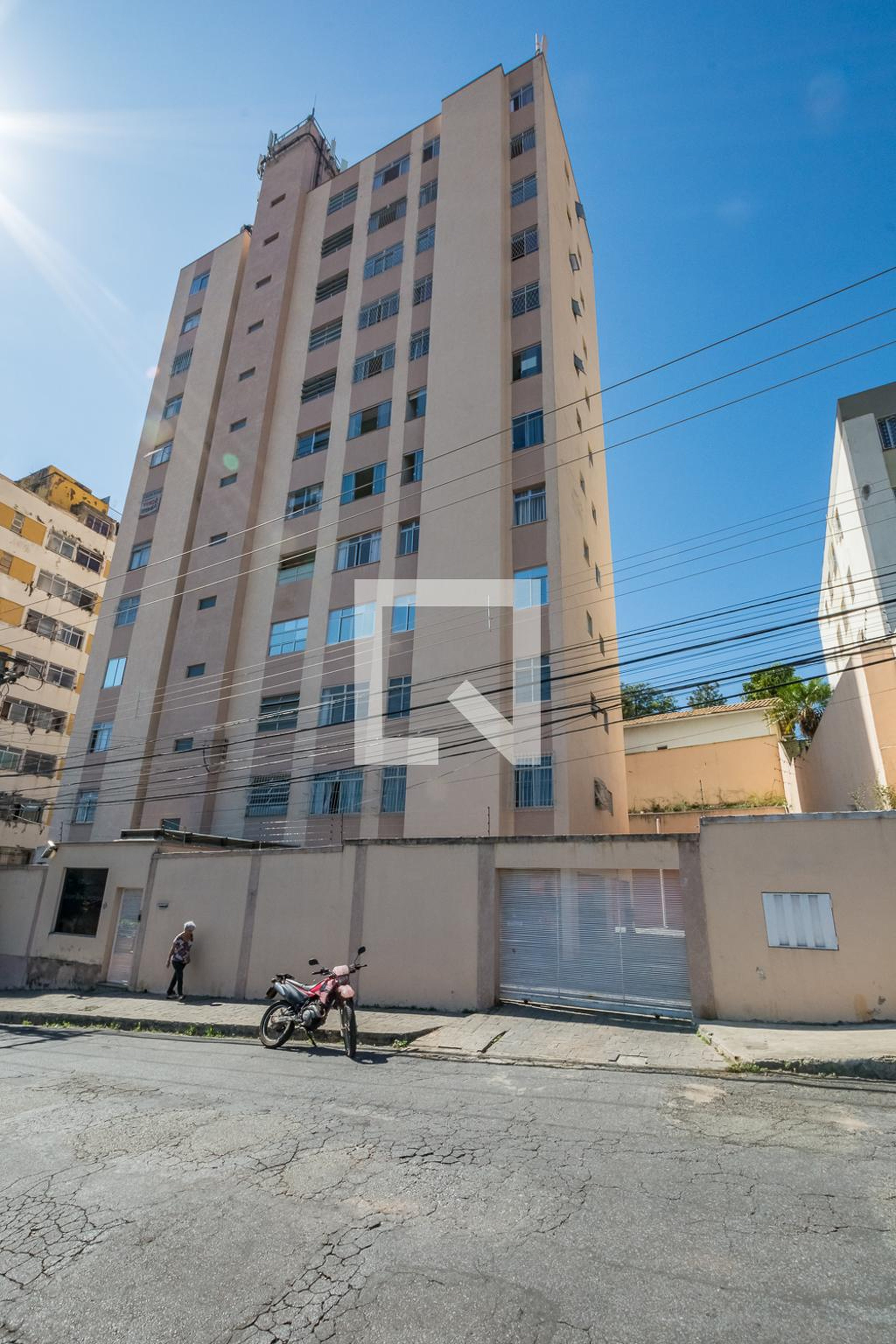 Fachada Condomínio em Rua Hélio Lazzarotti, 63