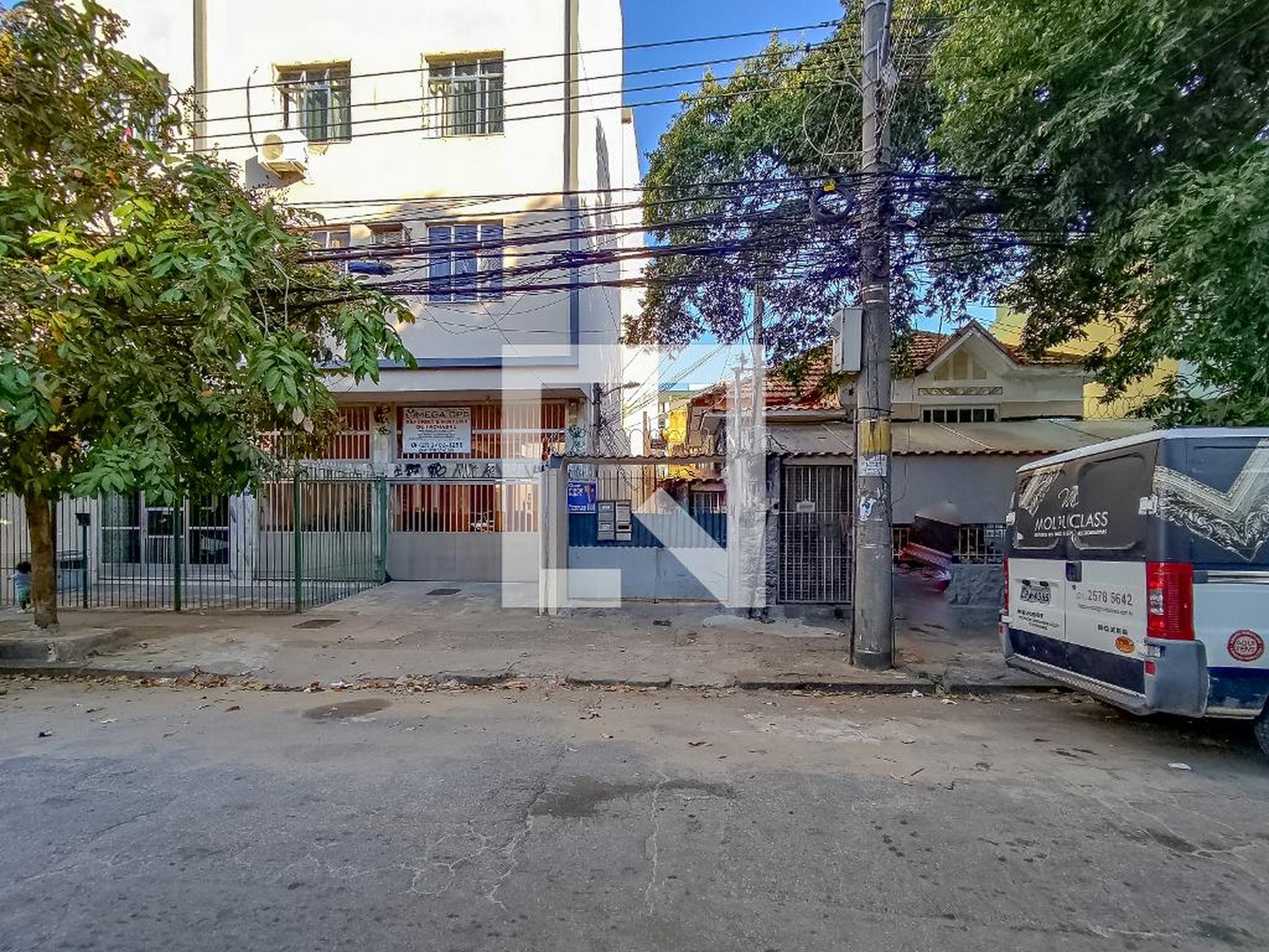 Fachada Condomínio em R. Tôrres Homem, 1009