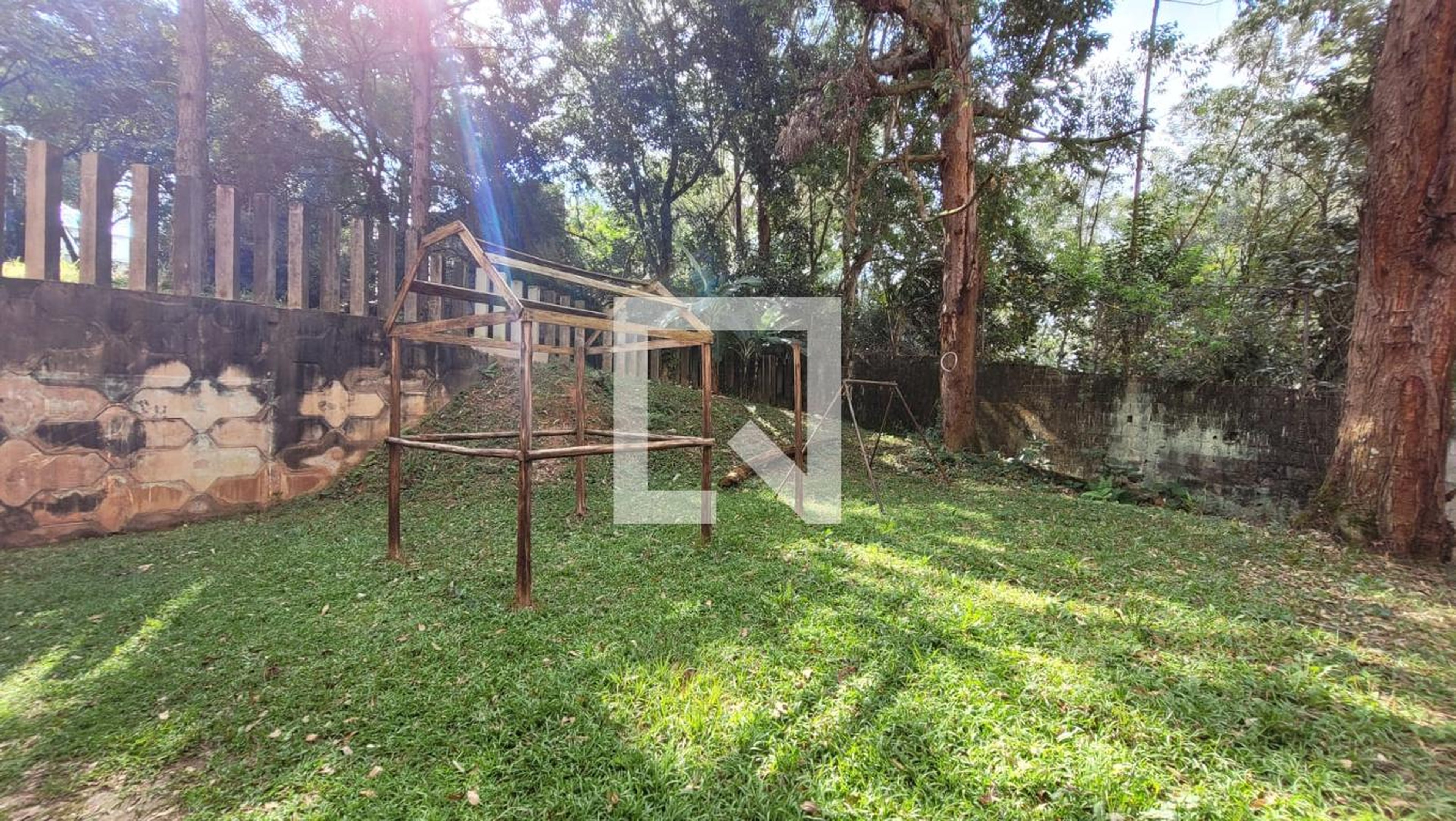 Playground - Lírio dos Vales