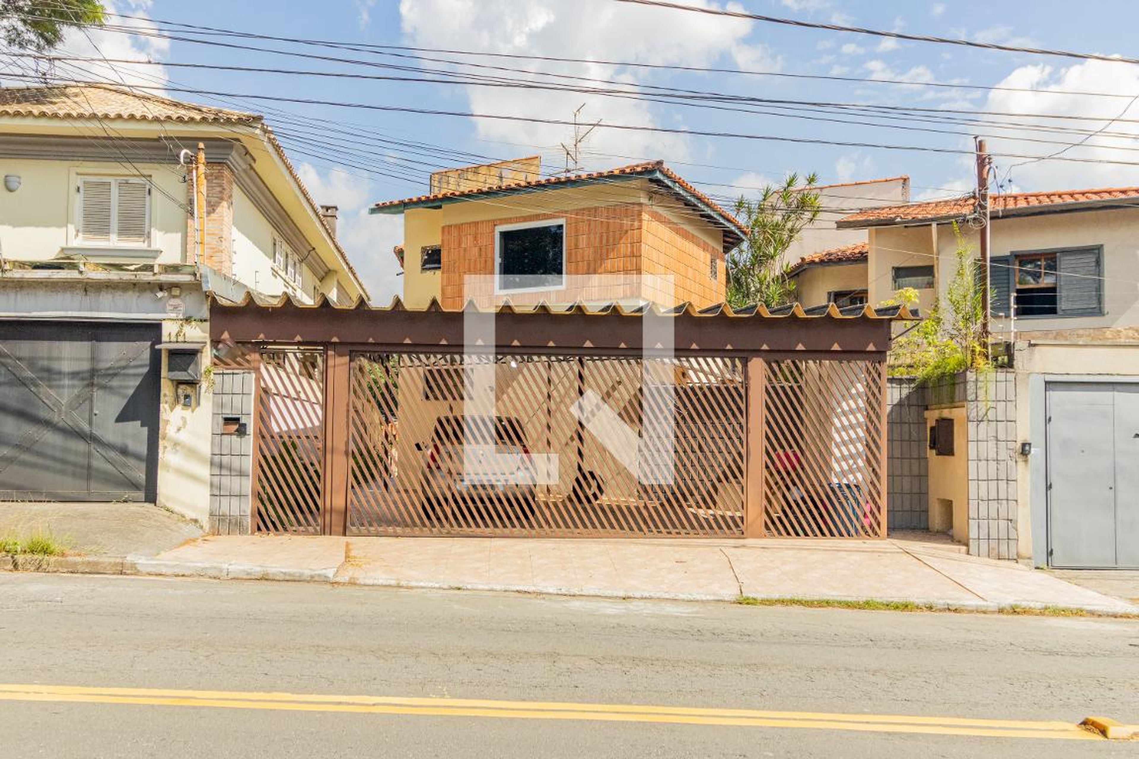 Fachada Condomínio em Rua Padre José Achoteguim, 121