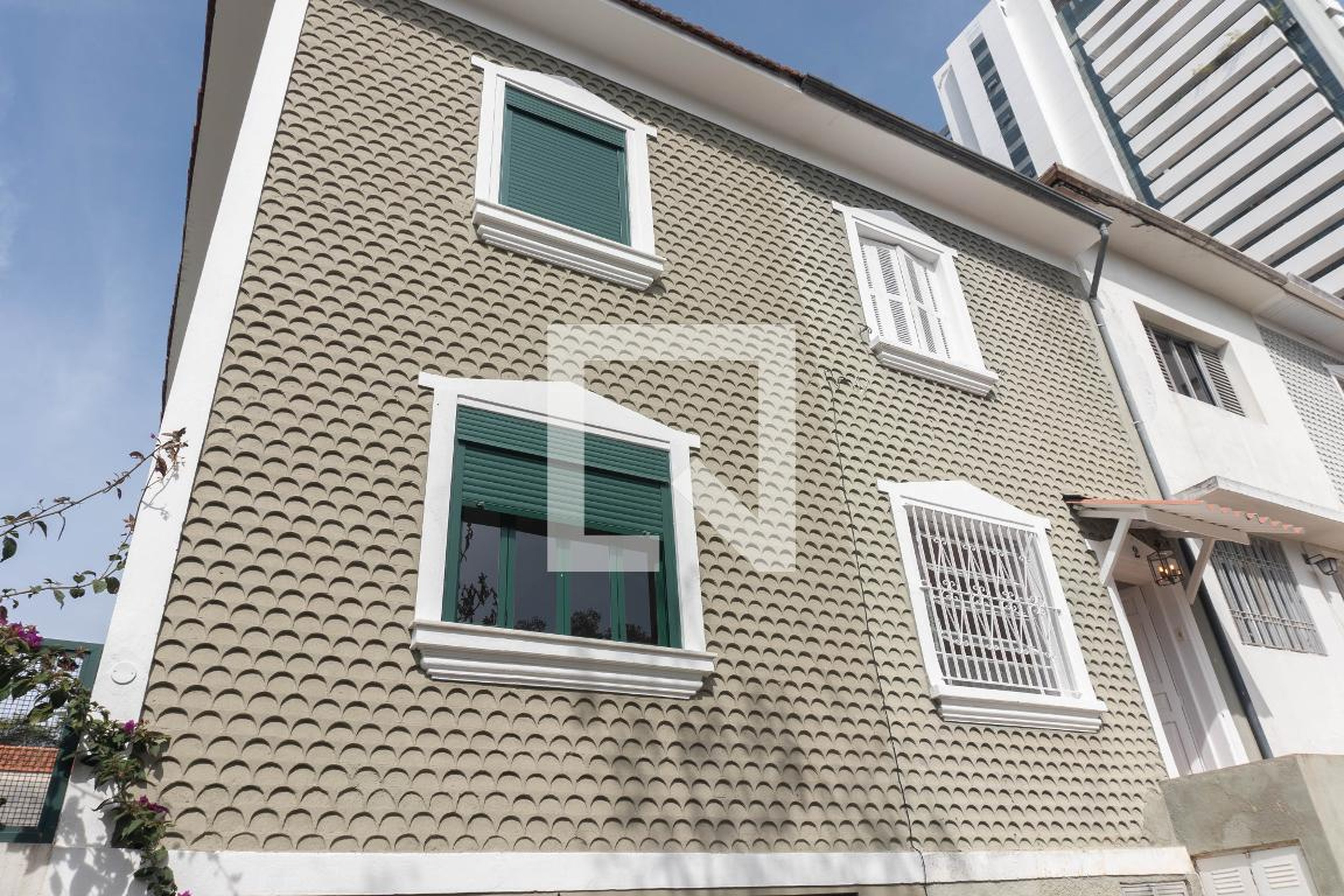 Fachada Condomínio em Rua Sílvia, 155