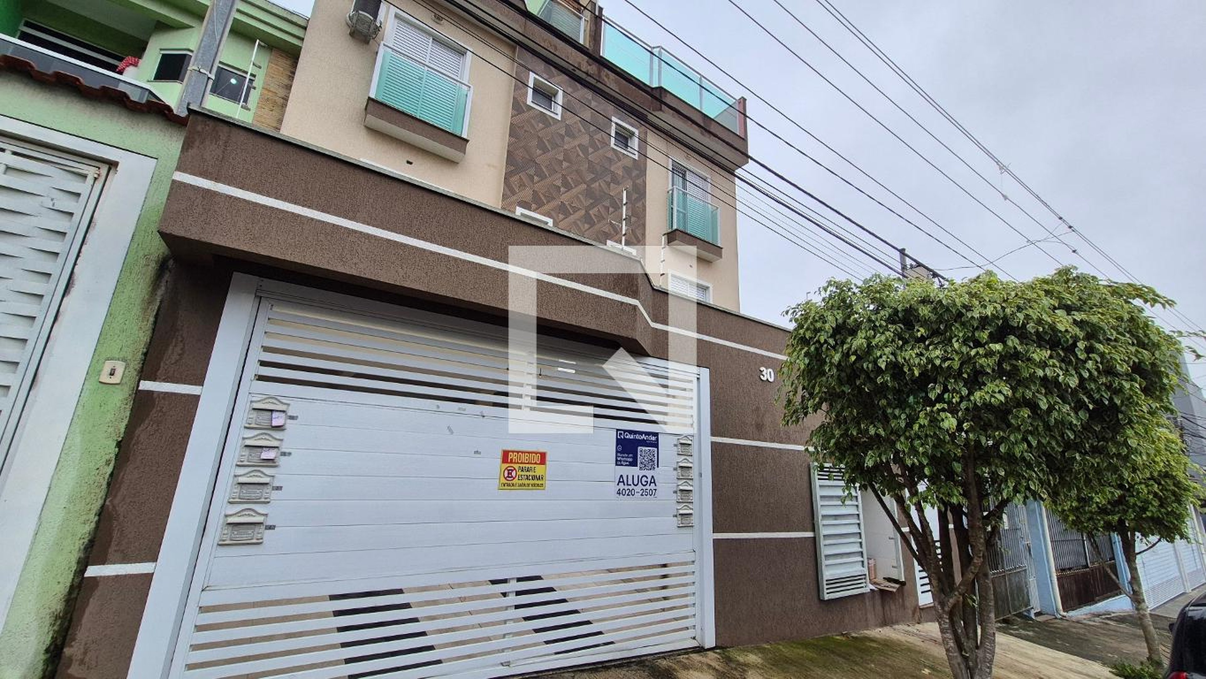 Fachada Condomínio em Rua Maria Cristina, 30