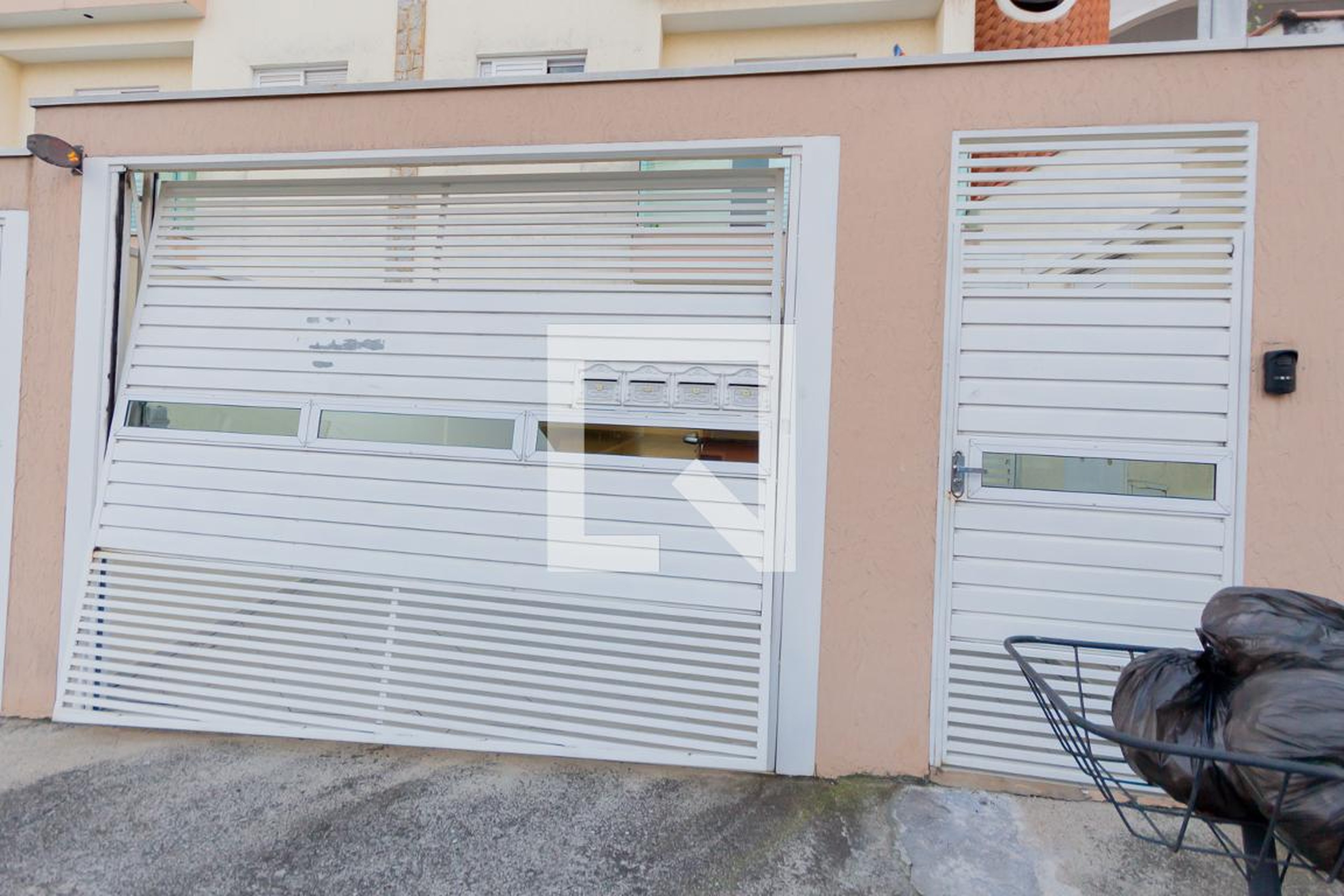 Fachada Condomínio em Rua Japão, 1137