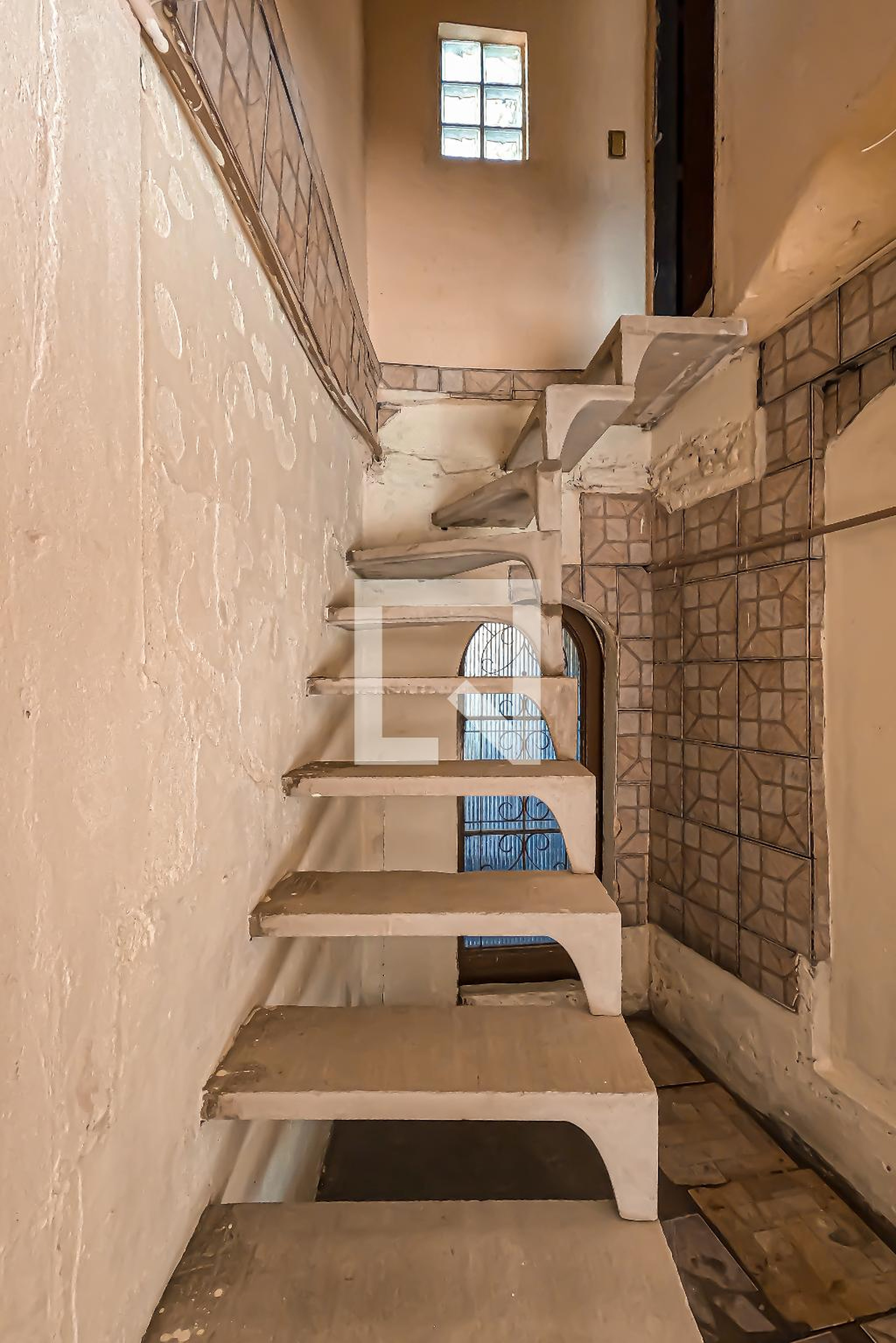 Entrada Condomínio em Rua Central, 485