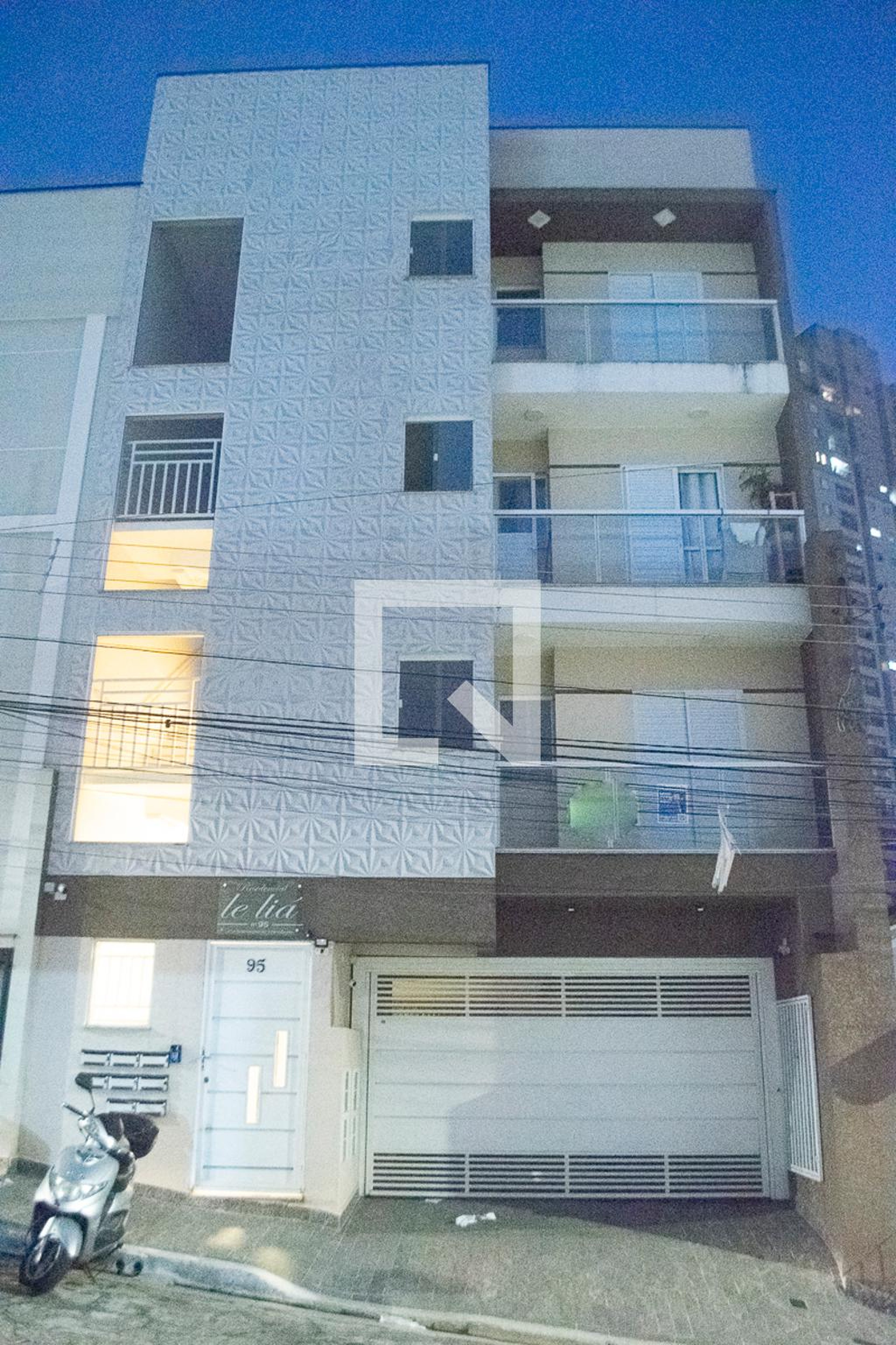 Fachada Condomínio em Rua Guanapus, 95