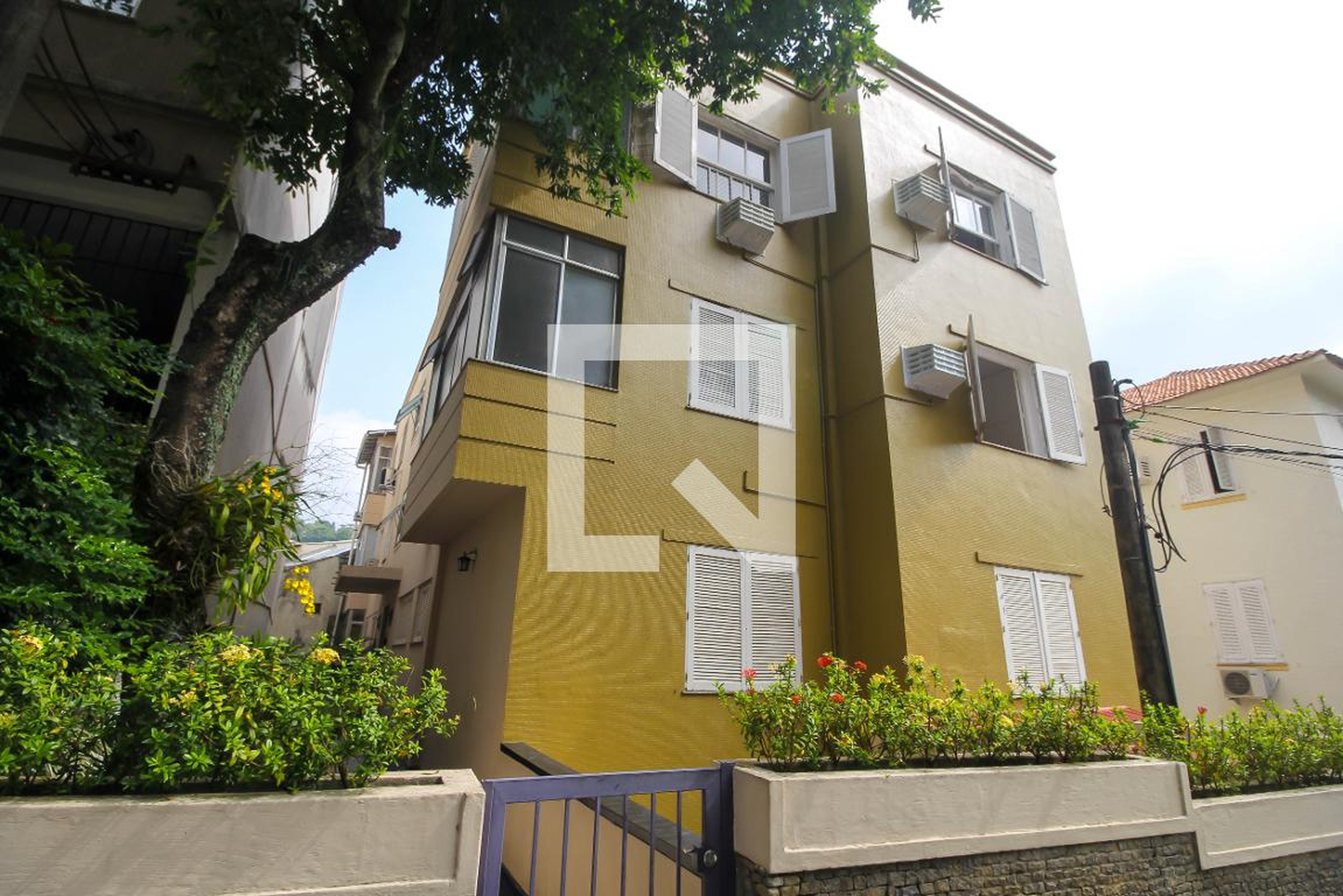 Fachada do Prédio Condomínio em Rua Professor Luiz Cantanhede, 232