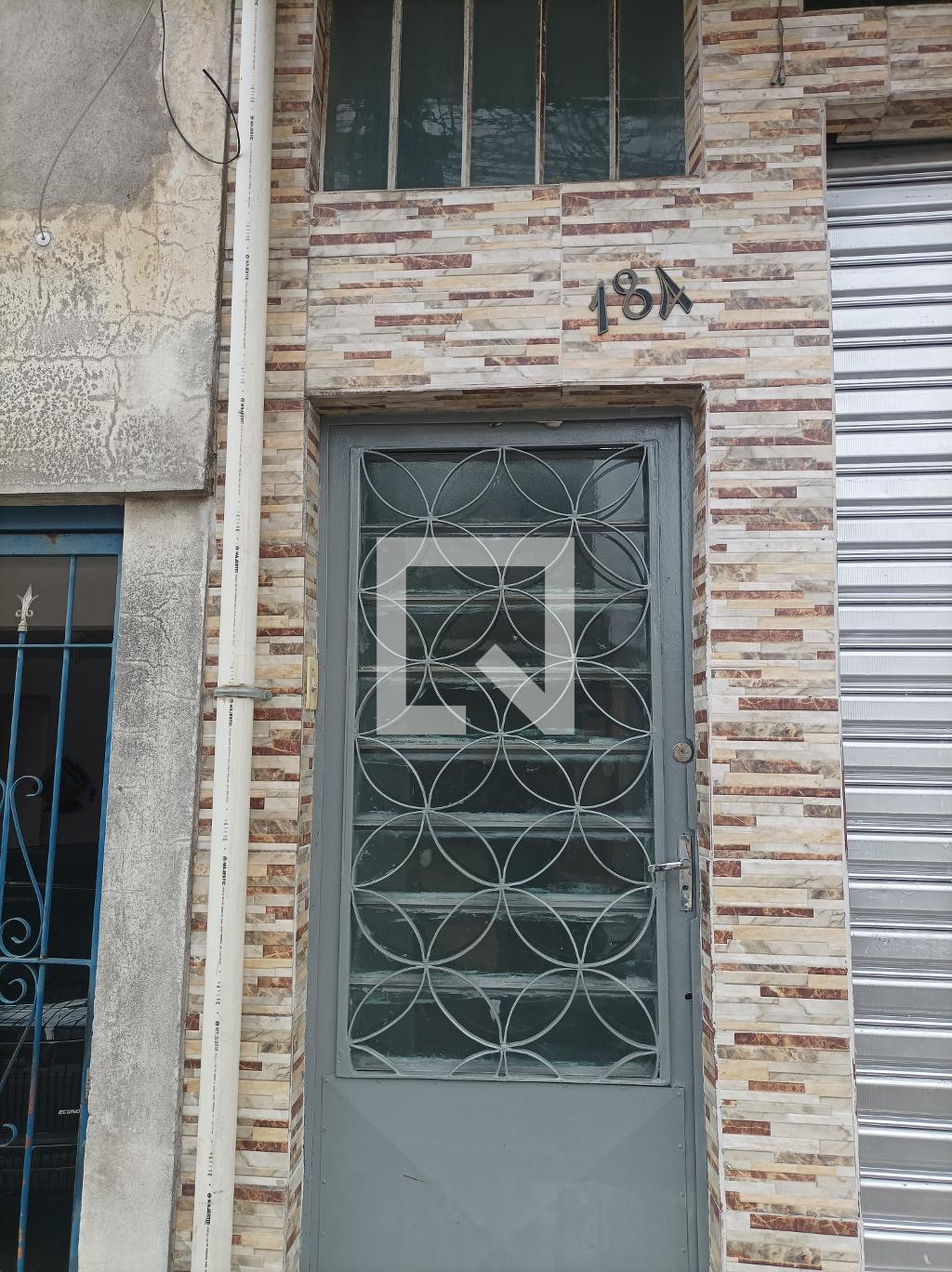 Fachada Condomínio em Rua Maria Rosa de Souza, 184