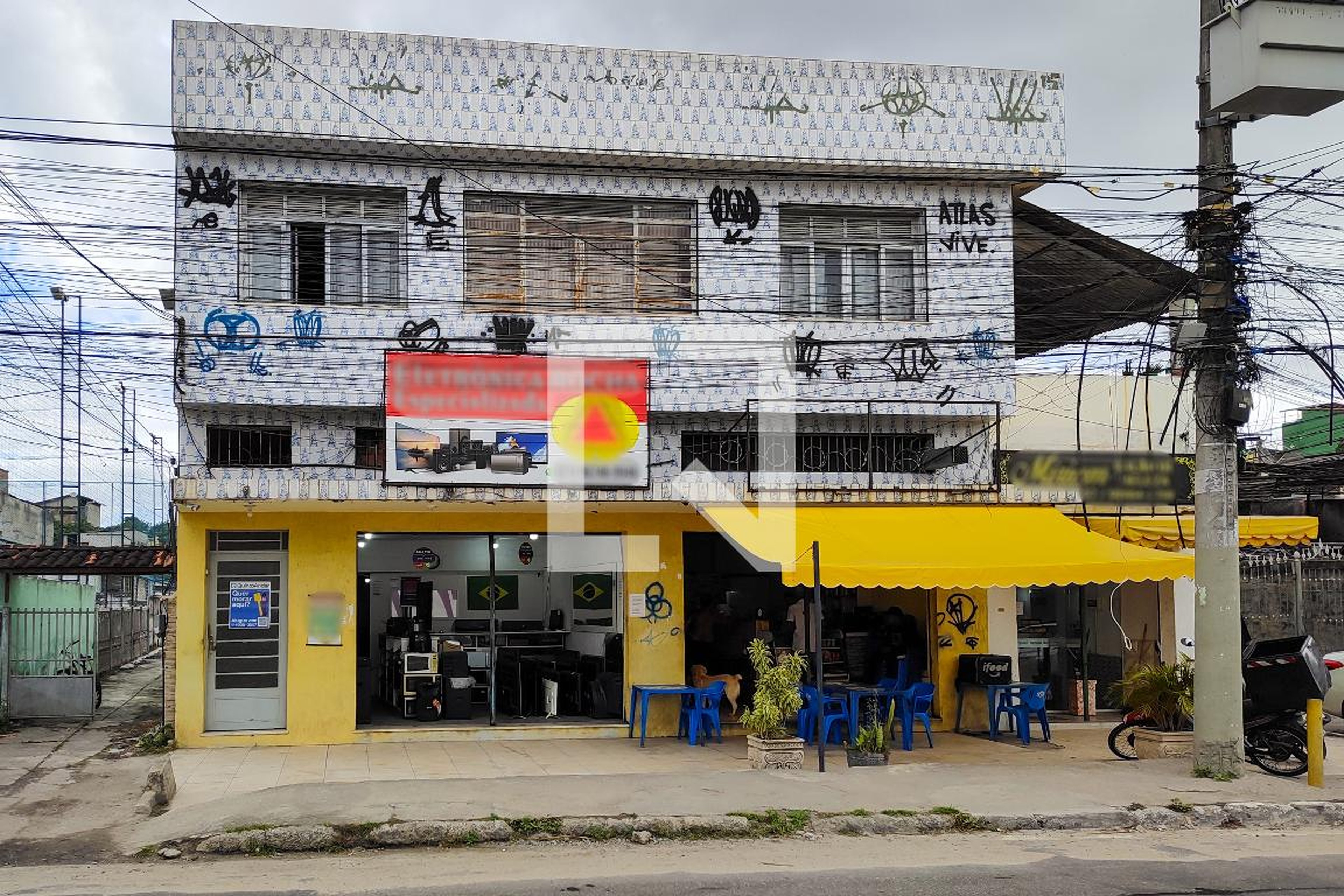 Fachada Condomínio em Rua Salvatori, 1288