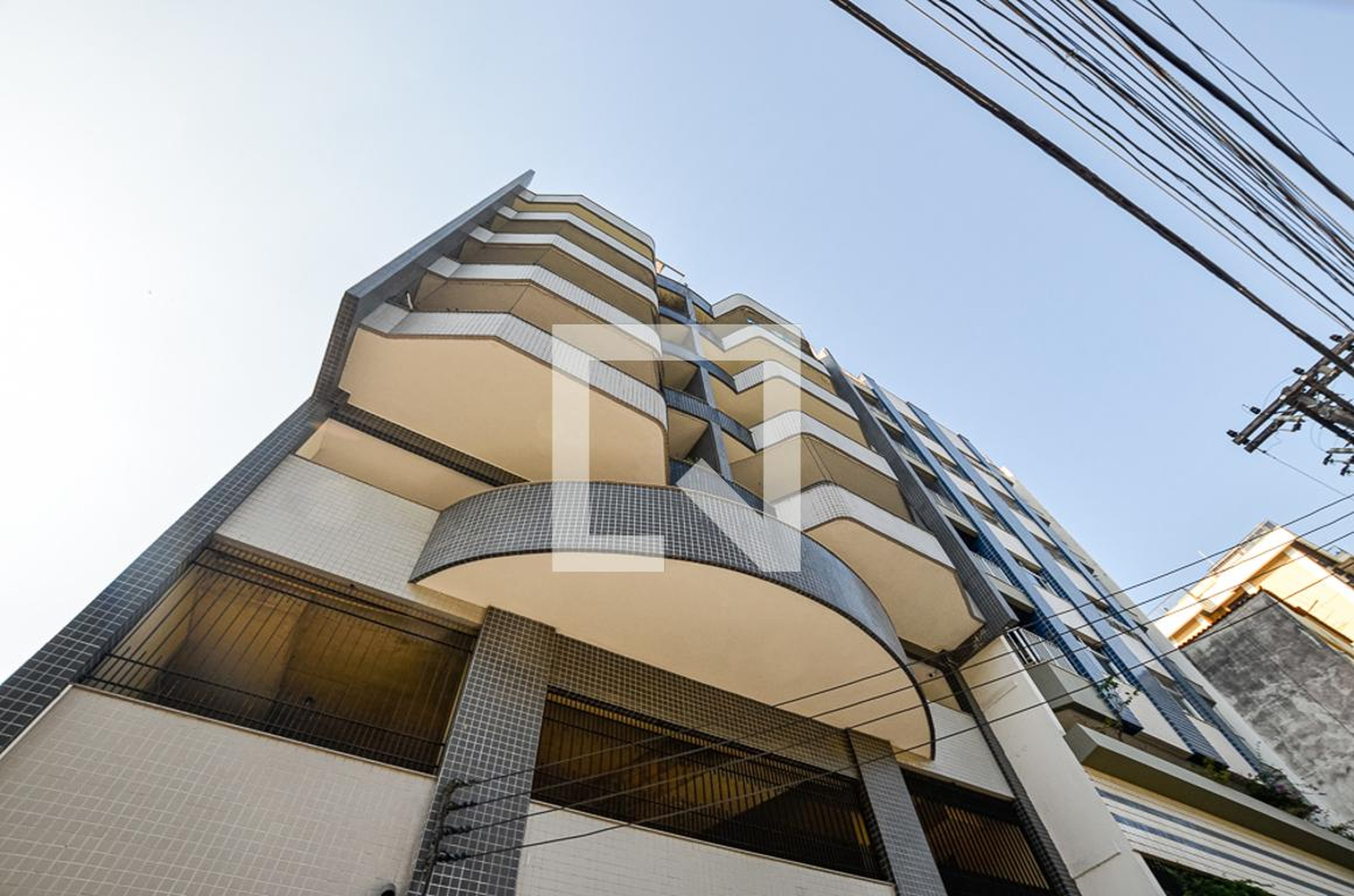 Fachada Condomínio em Rua Doutor Souza Dias, 27