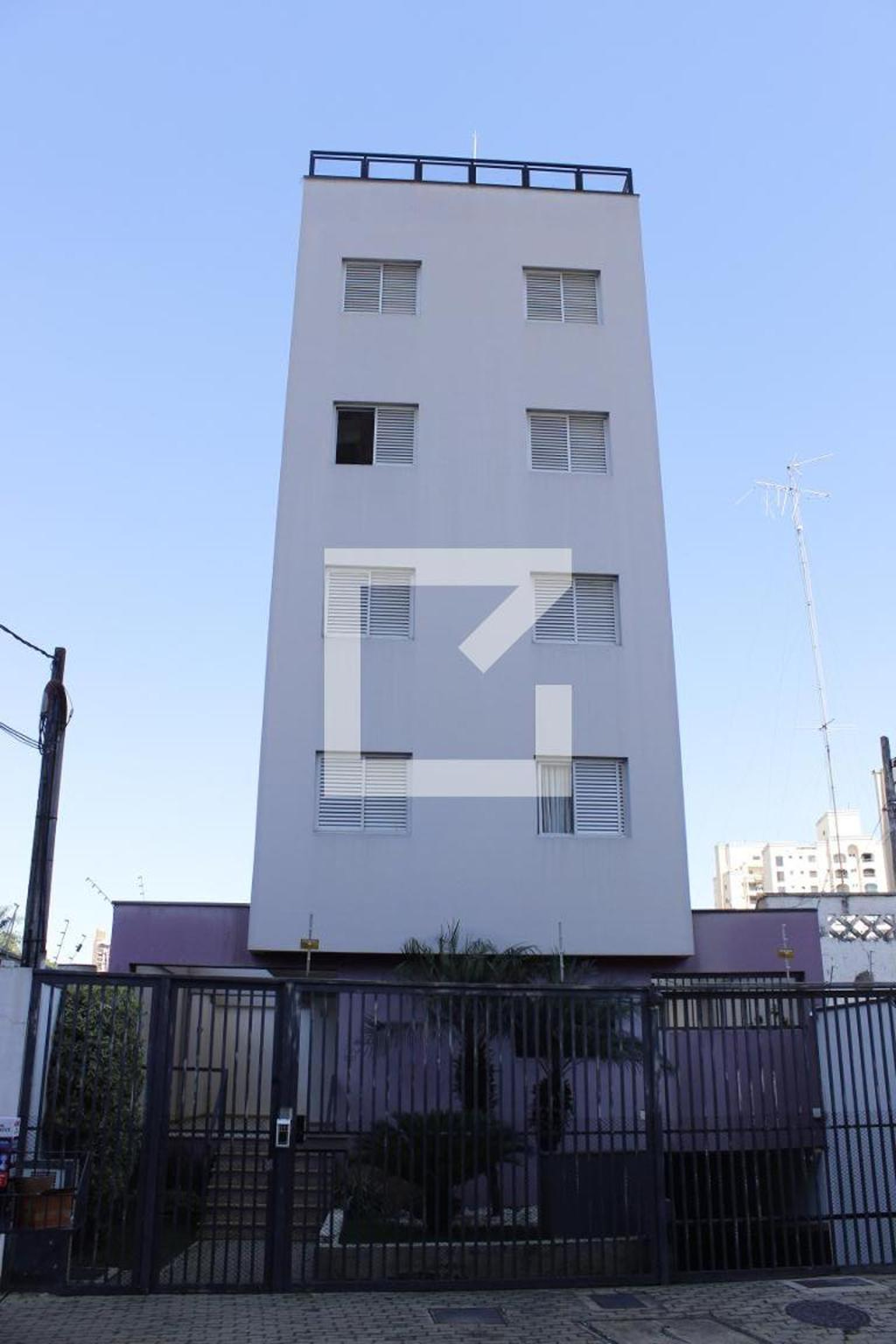 Fachada Condomínio em Rua Nuporanga, 404