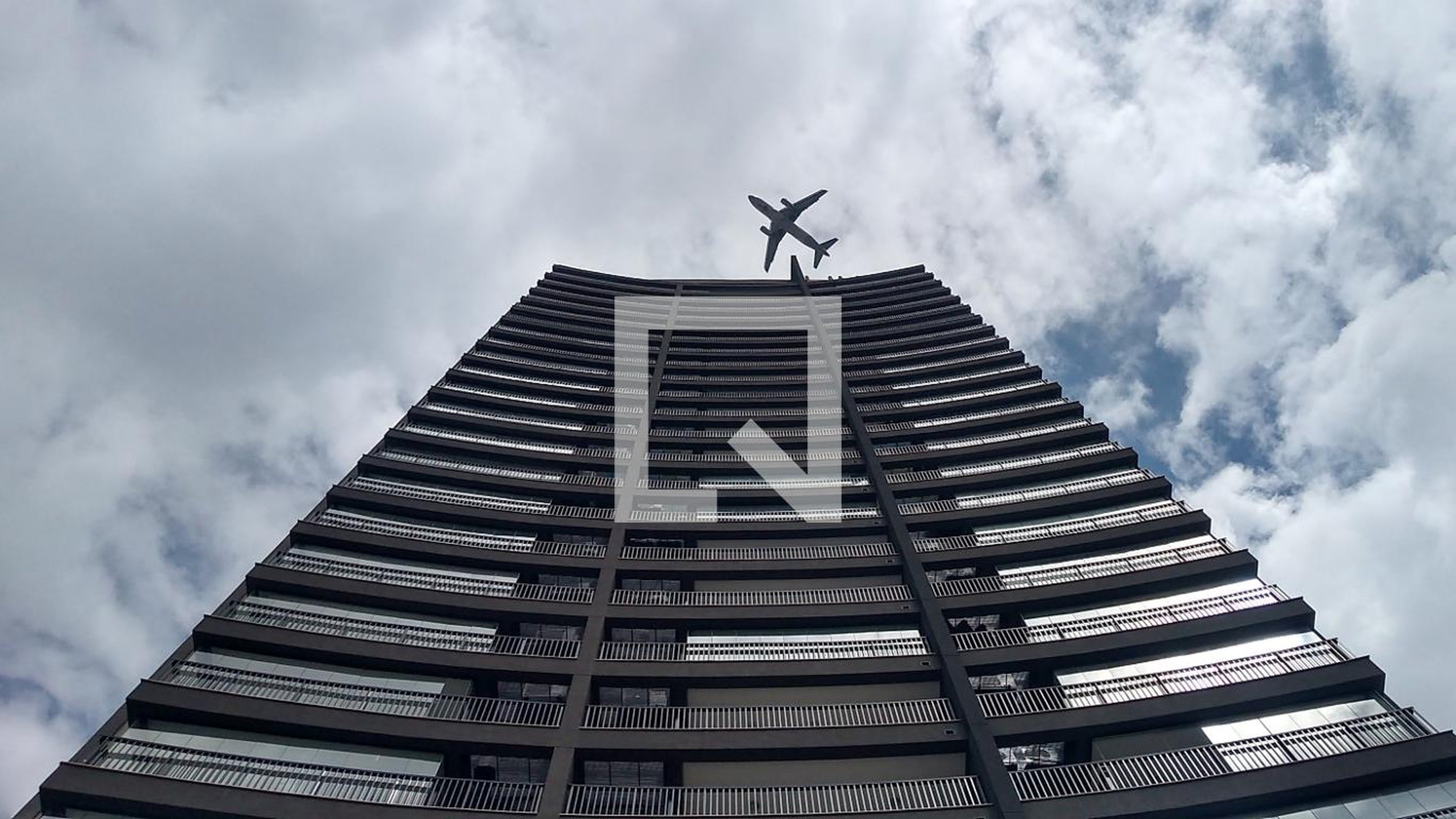 Fachada do Prédio Condomínio em Rua Cardeal Arcoverde, 298