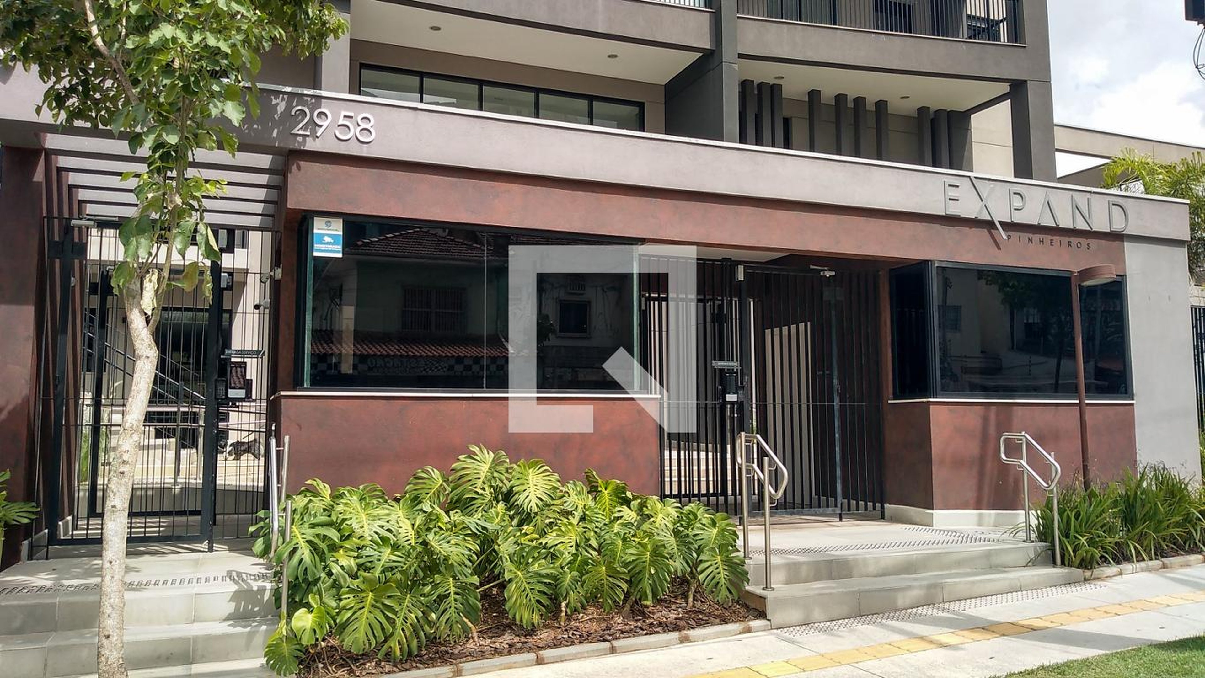 Fachada Condomínio em Rua Cardeal Arcoverde, 298