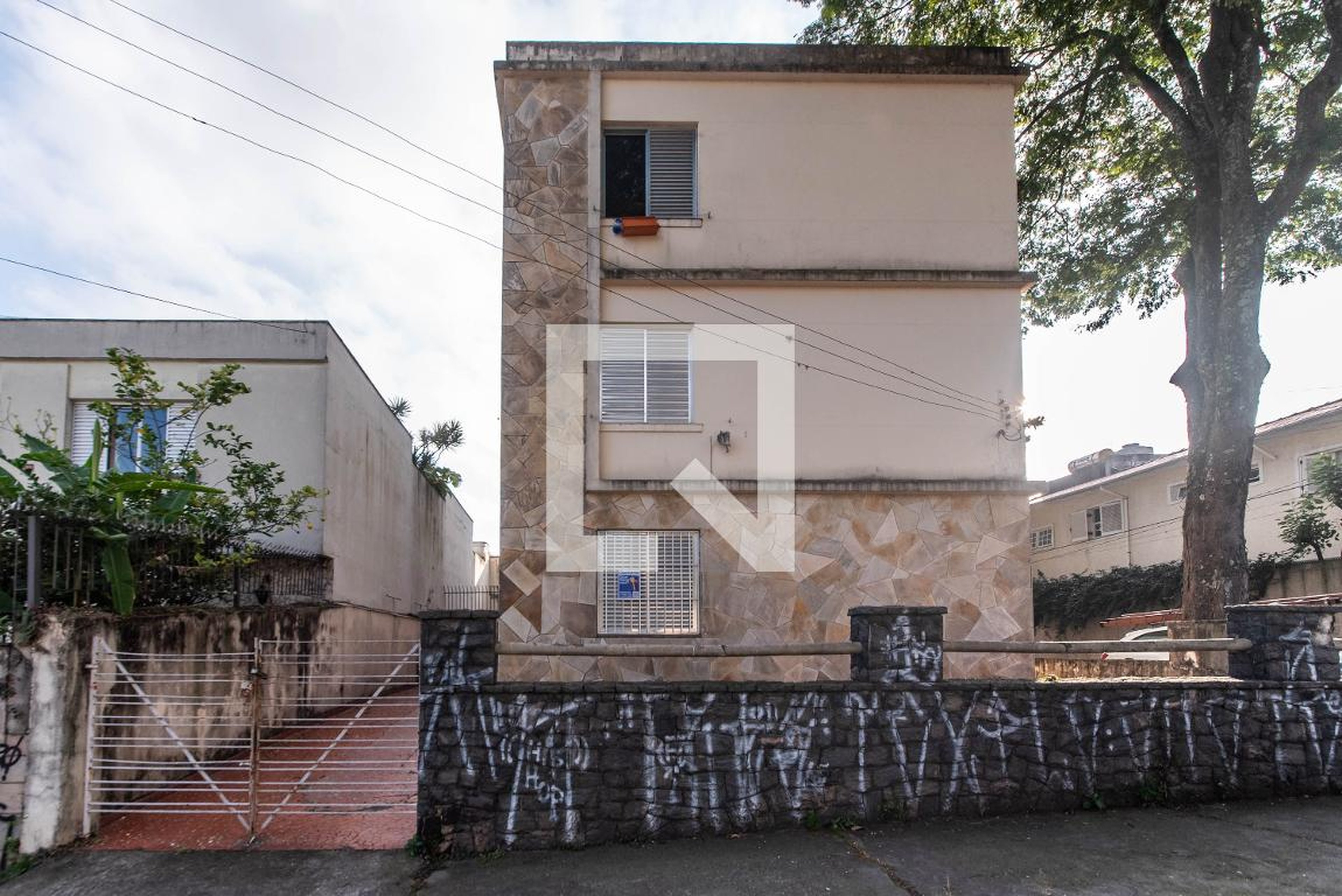Fachada Condomínio em Rua Solidês, 44