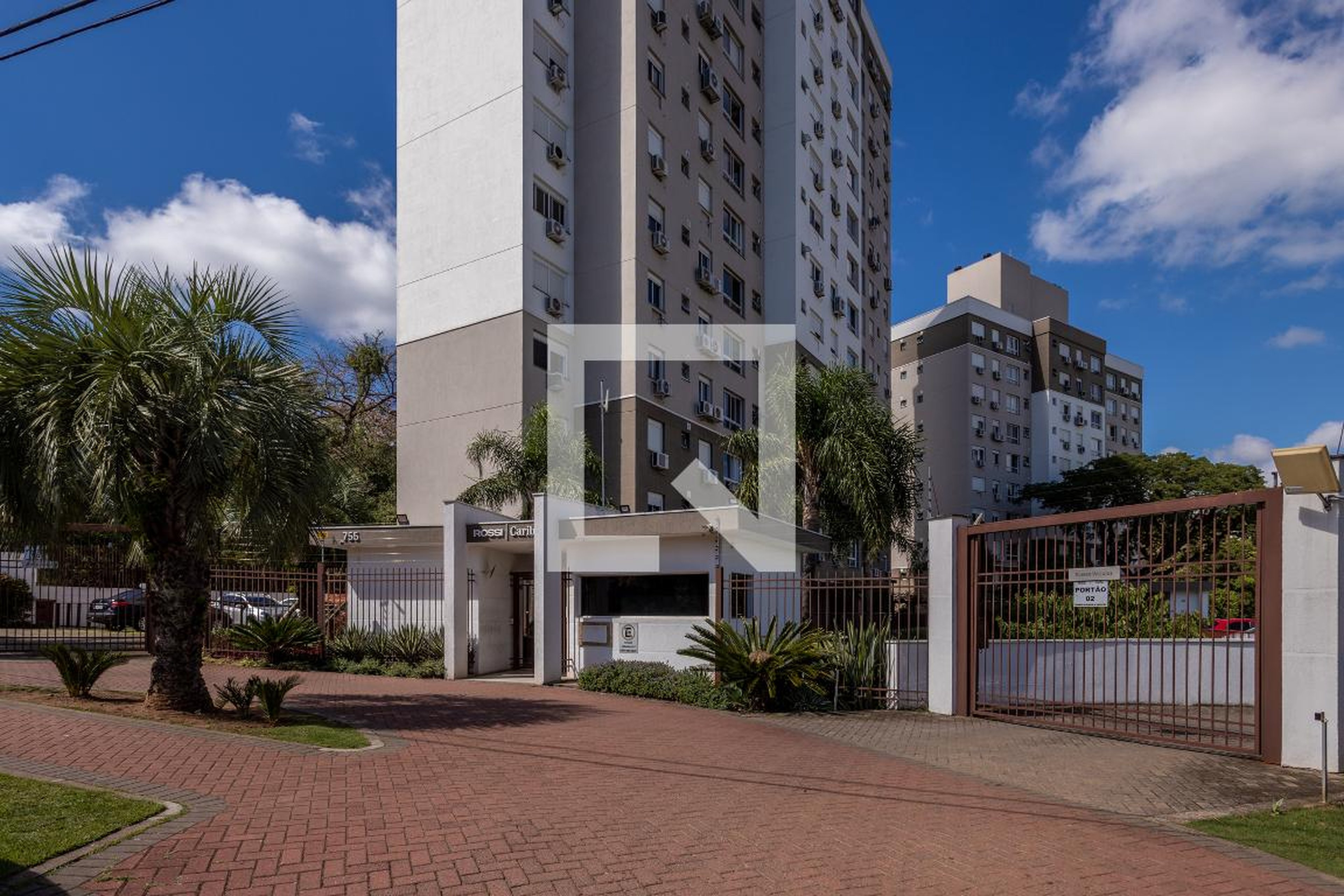 Fachada Condomínio em Rua Irmão Norberto Francisco Rauch, 573