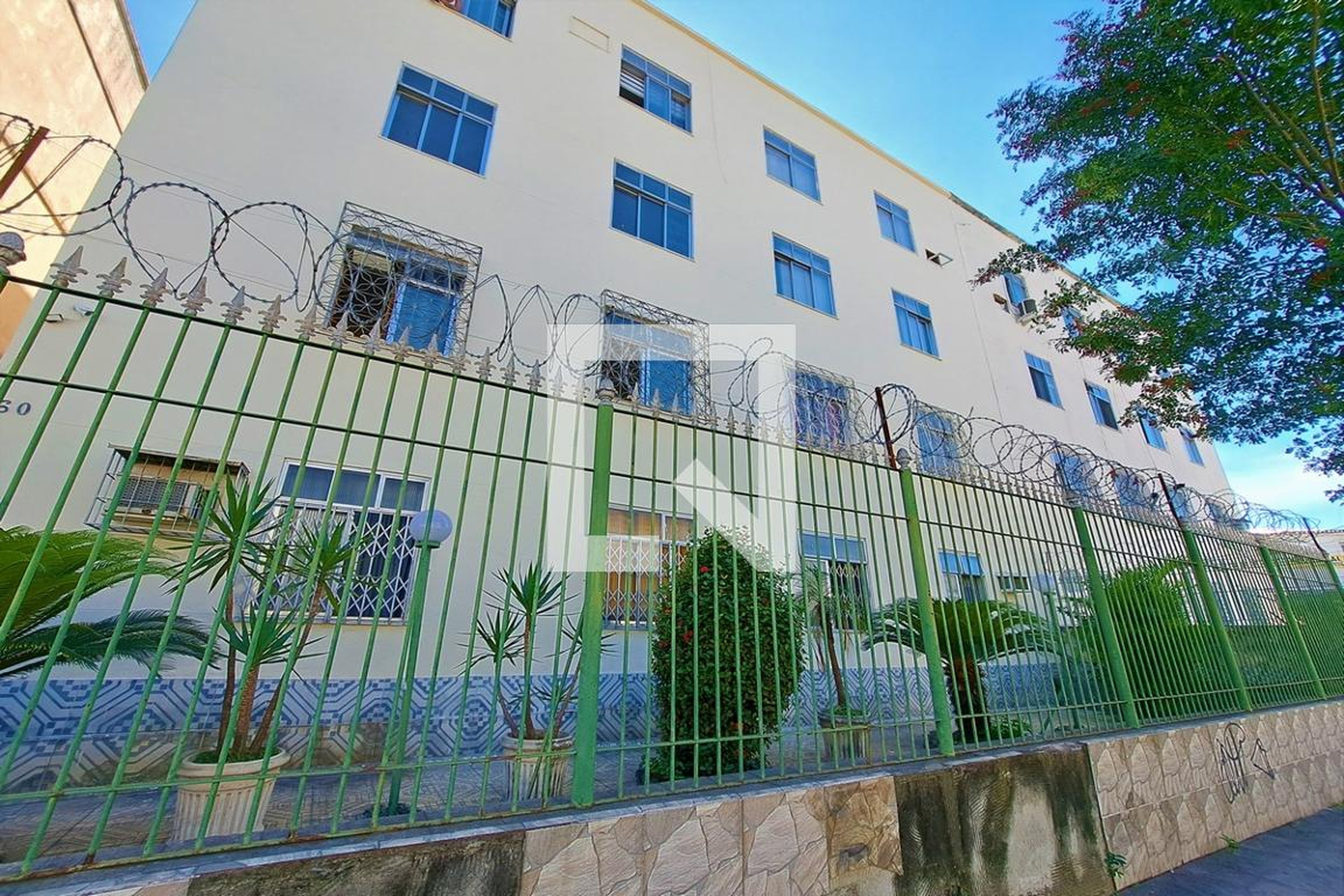 Fachada Condomínio em Rua Santa Mariana, 60