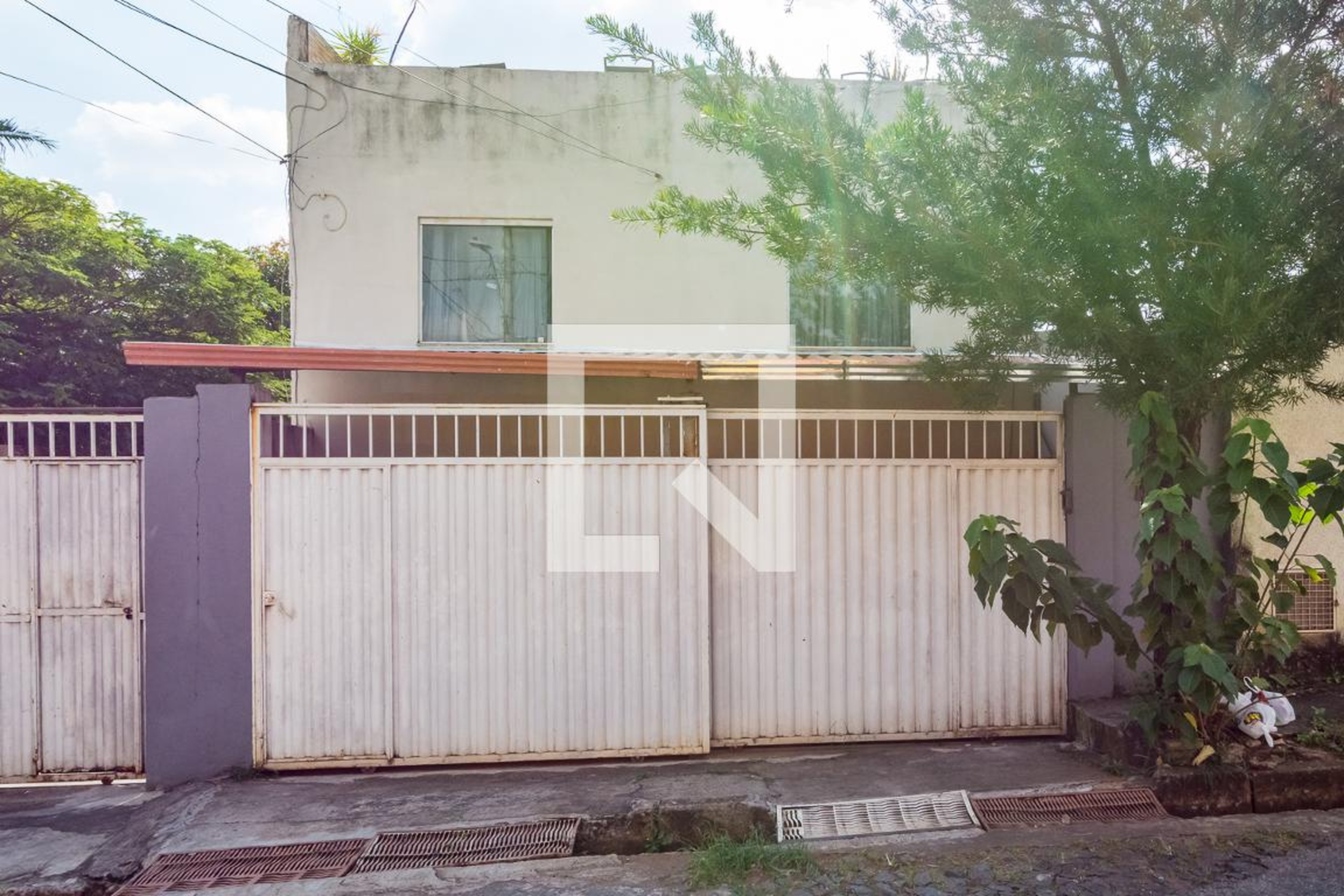 Fachada Condomínio em Rua Guiricema, 585