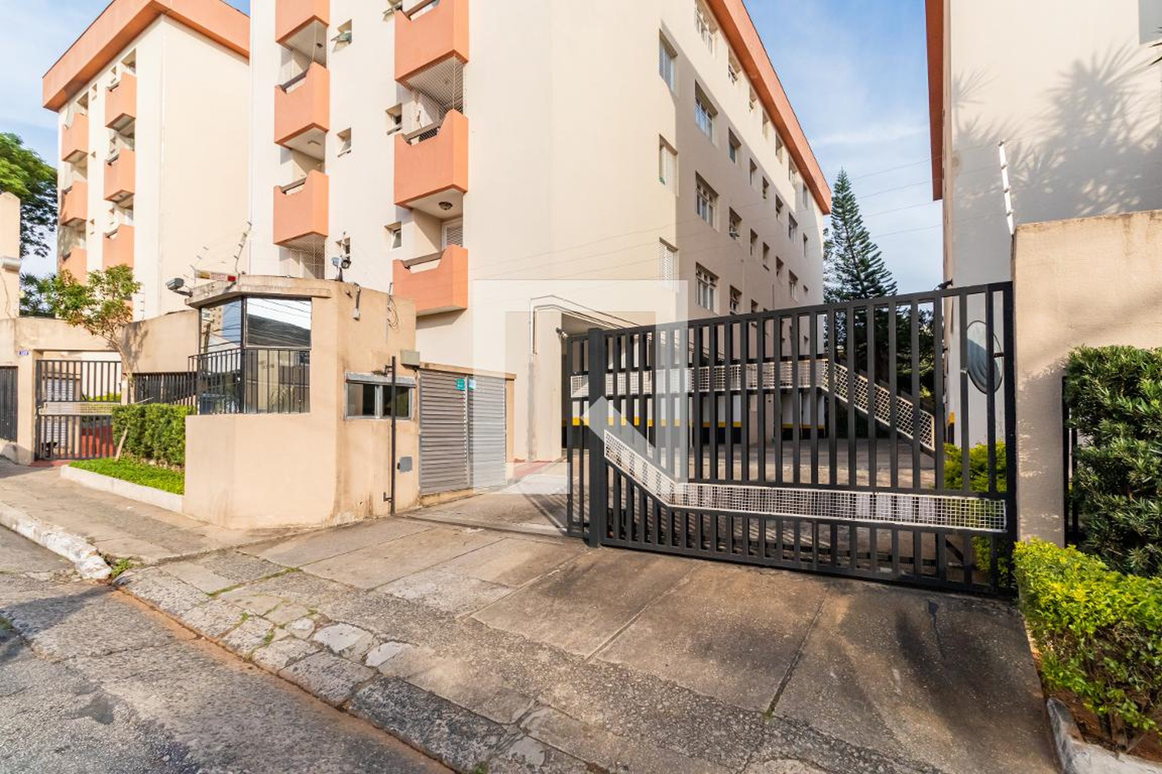 Fachada do Condomínio Condomínio Tatiana, I.Cristina e Celina