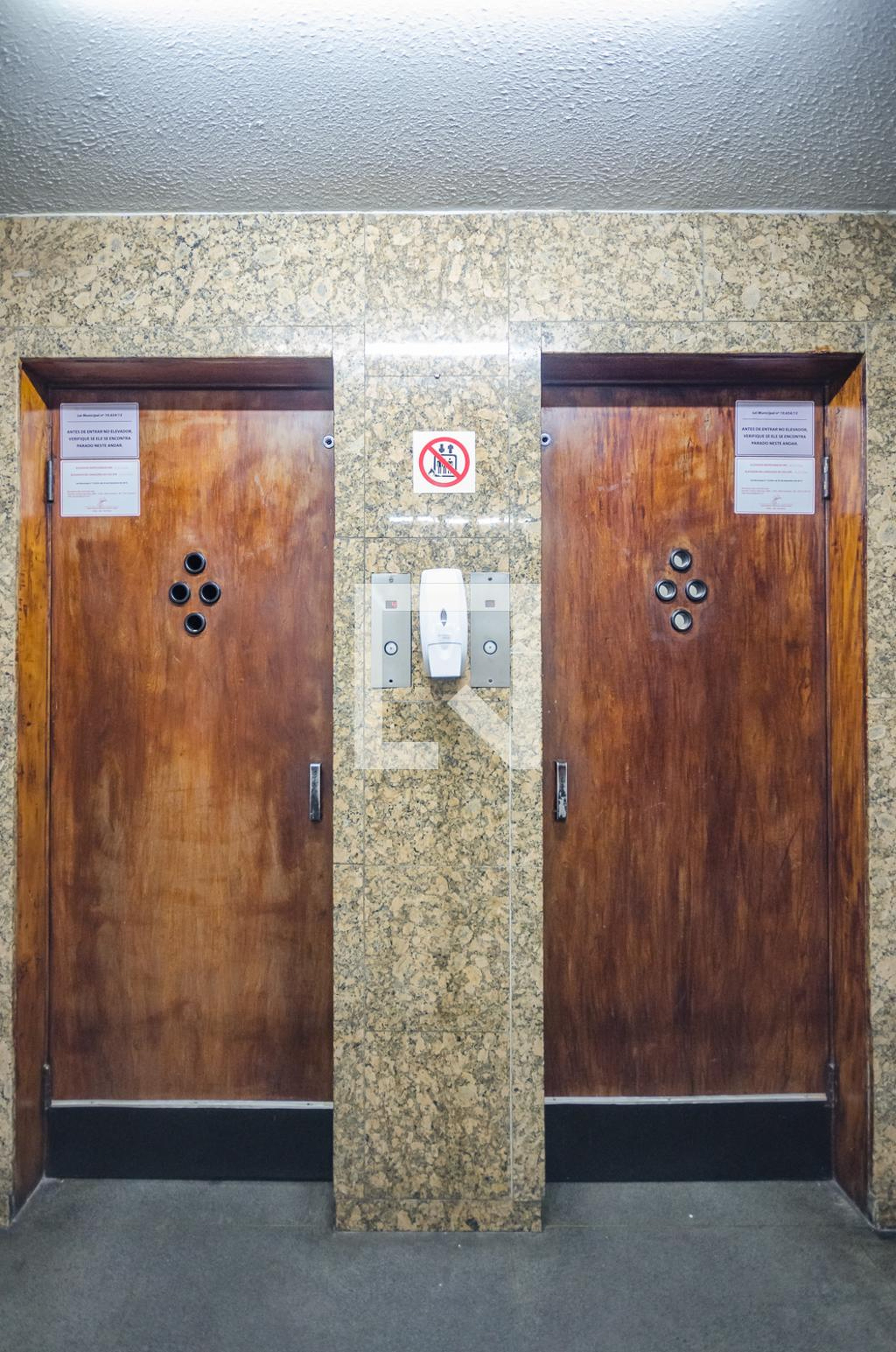 Elevador - Edifício Simone