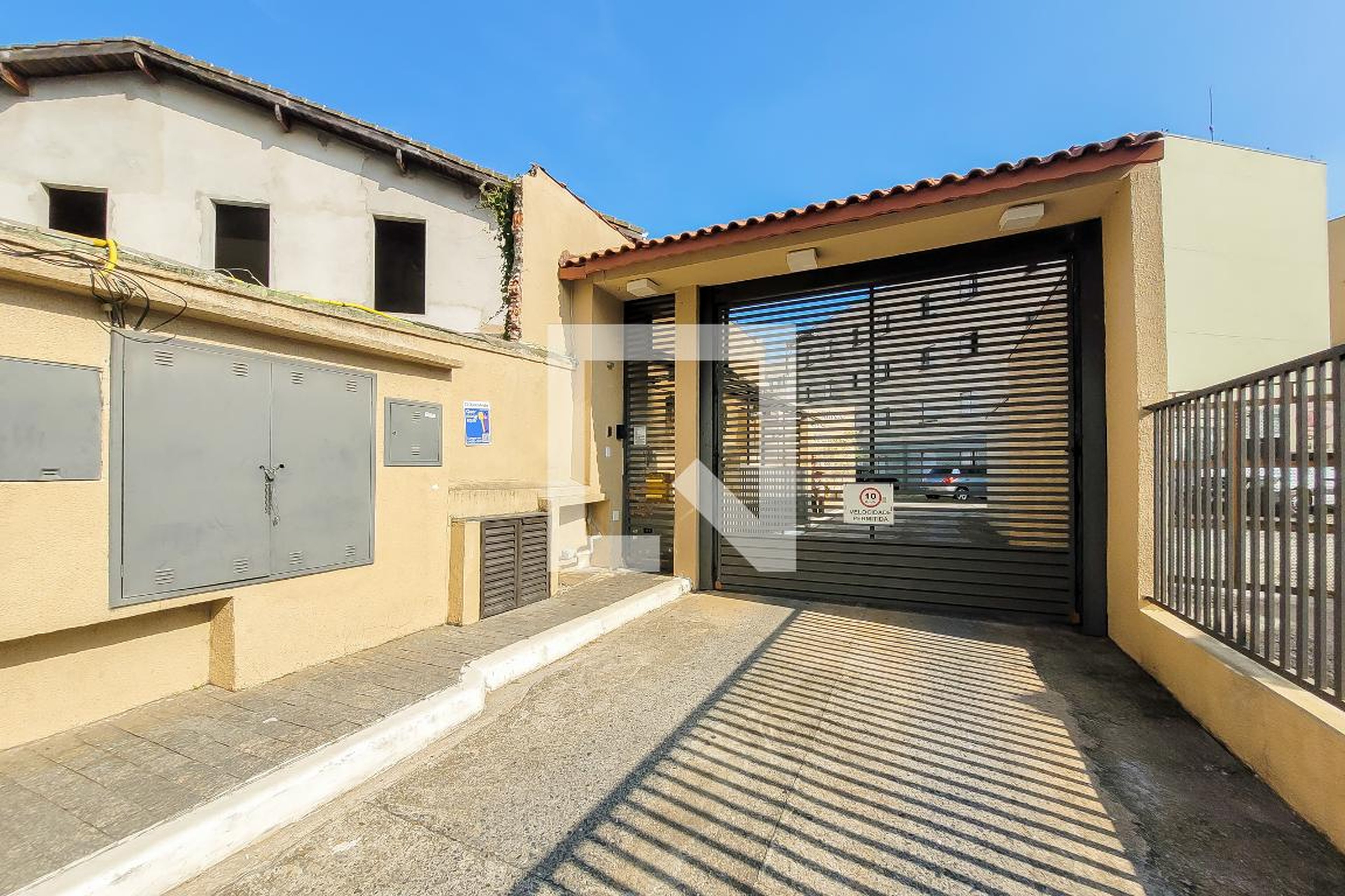 Fachada do Condomínio Edifício Laranjeiras