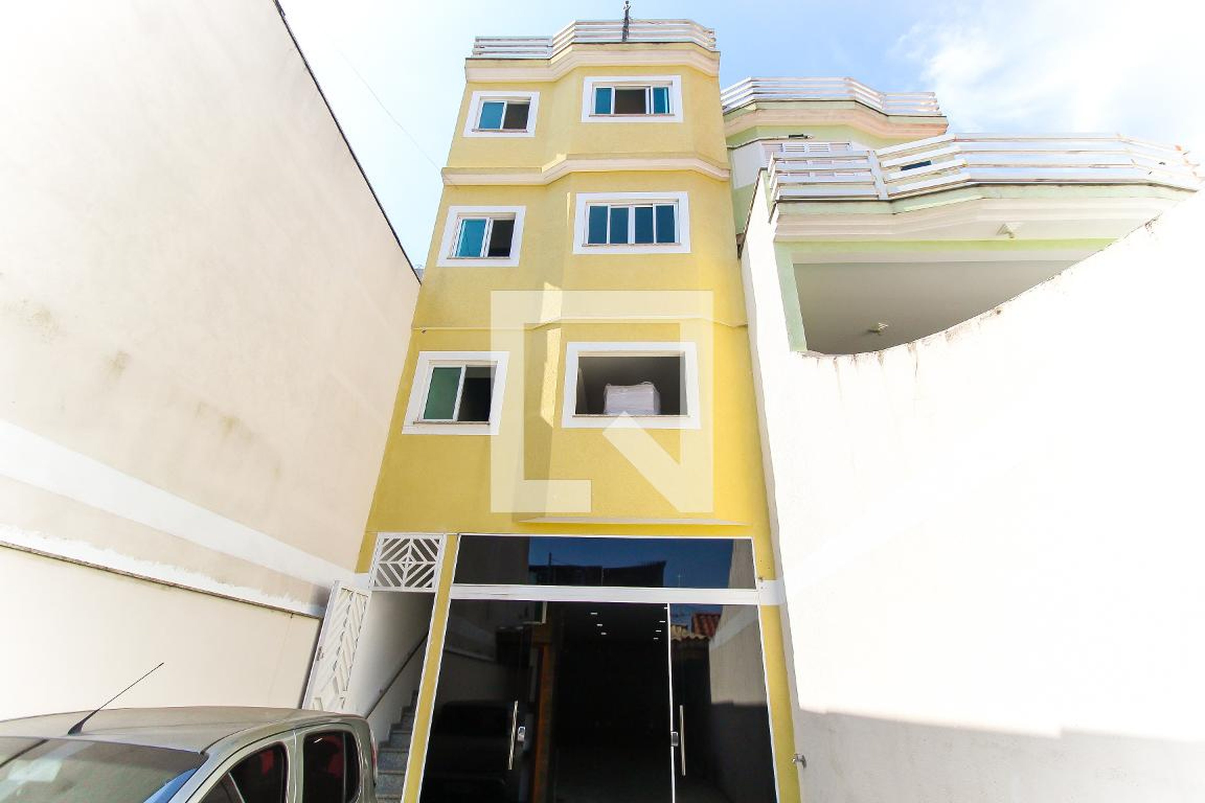 Fachada do Prédio Condomínio em Rua Eni Maria de Souza Coimbra, 84