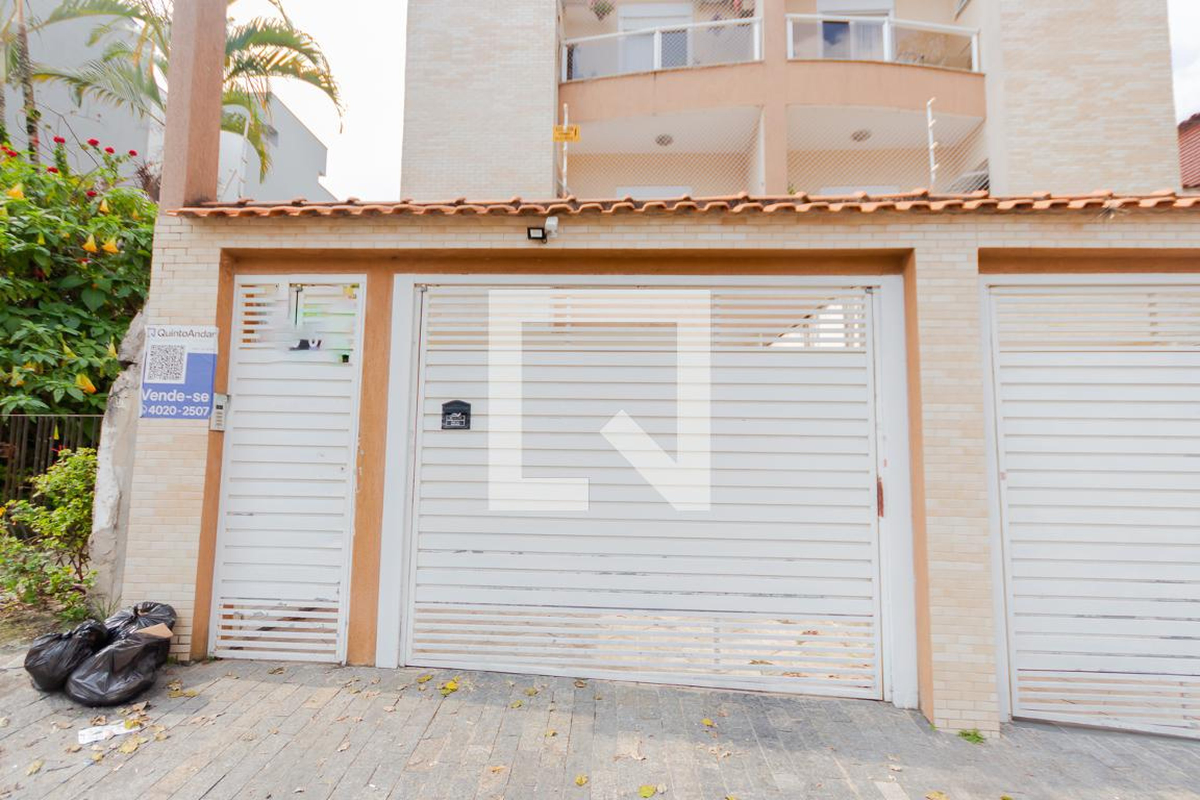 Fachada Condomínio em Rua Abernesia, 150