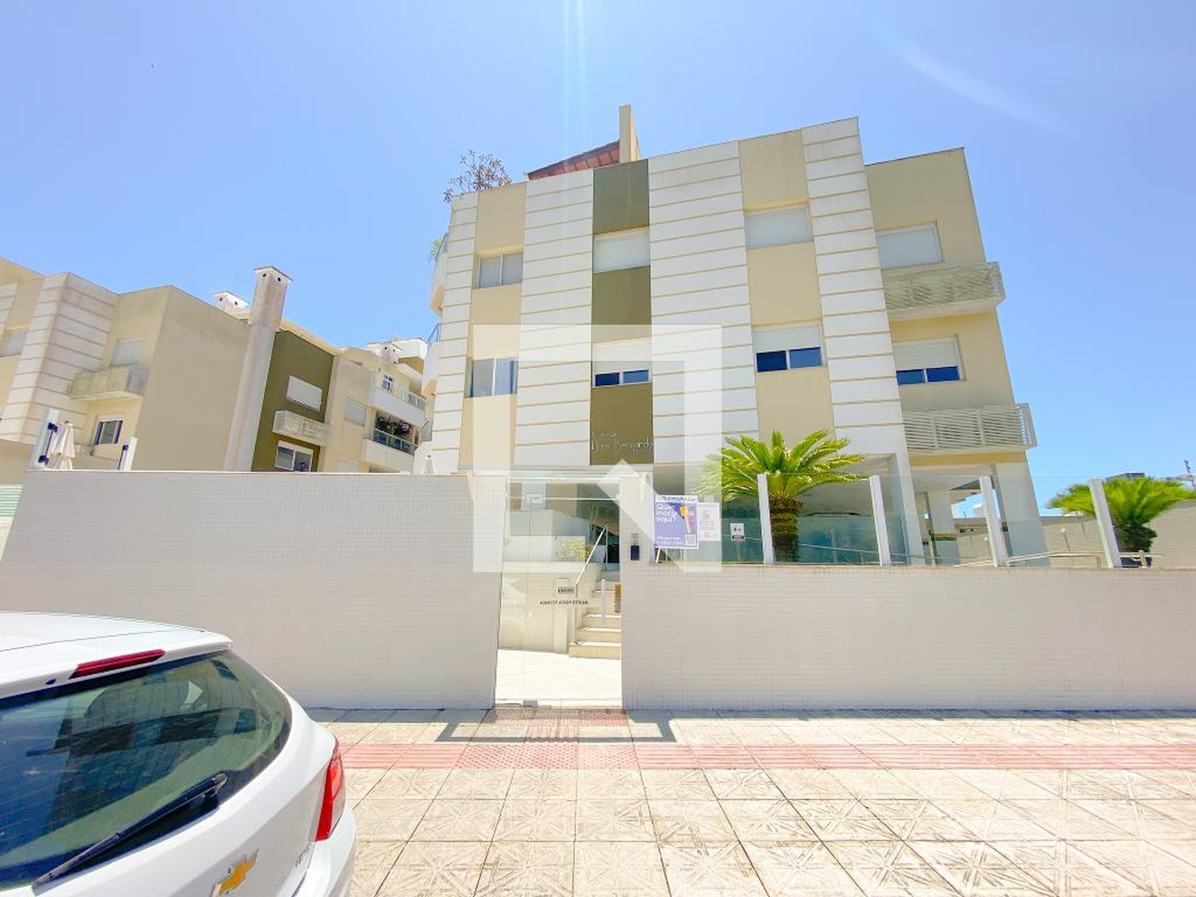 Fachada Condomínio em Rua Morro das Feiticeiras, 495