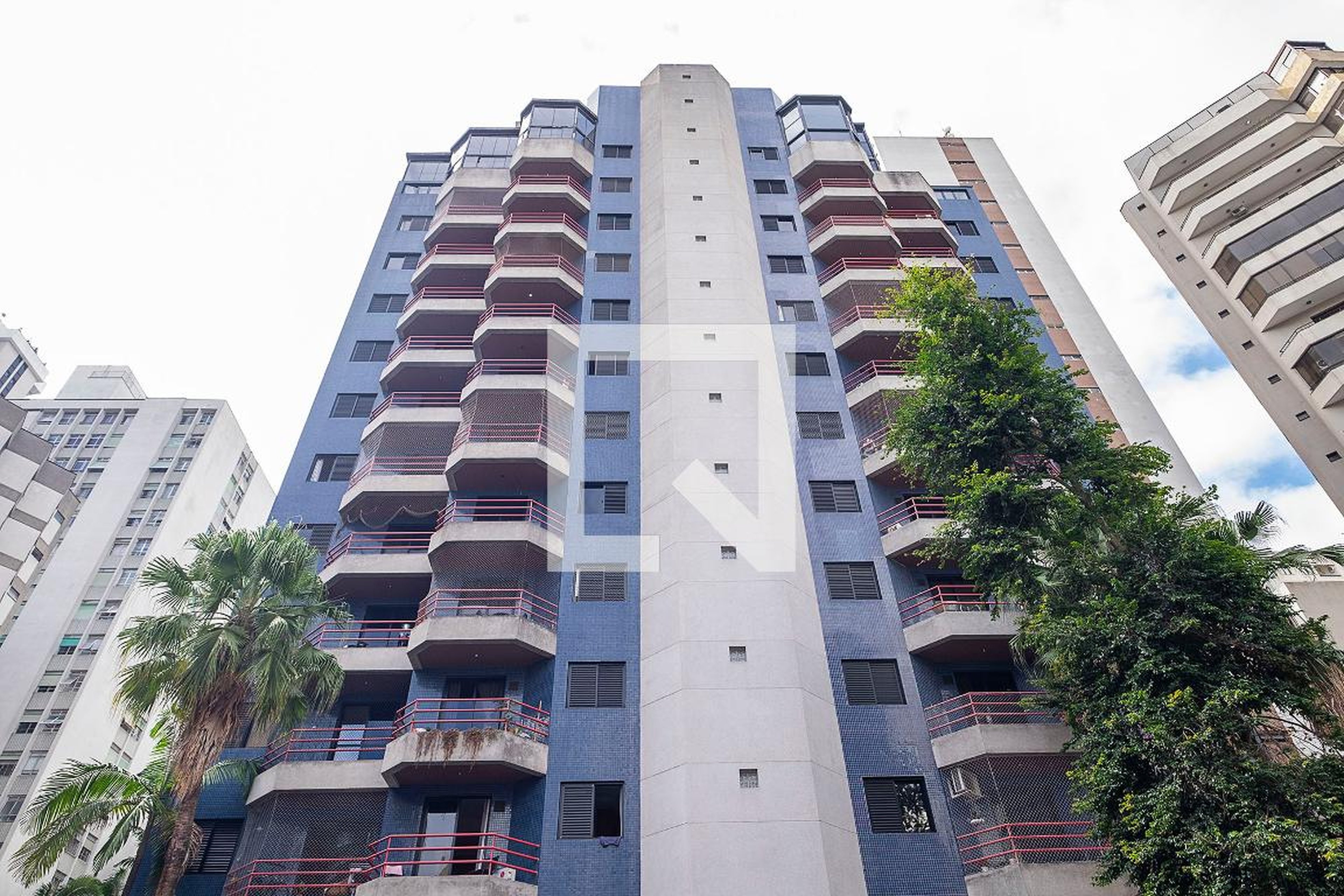 Fachada Condomínio em Rua Carlos Steinen, 193