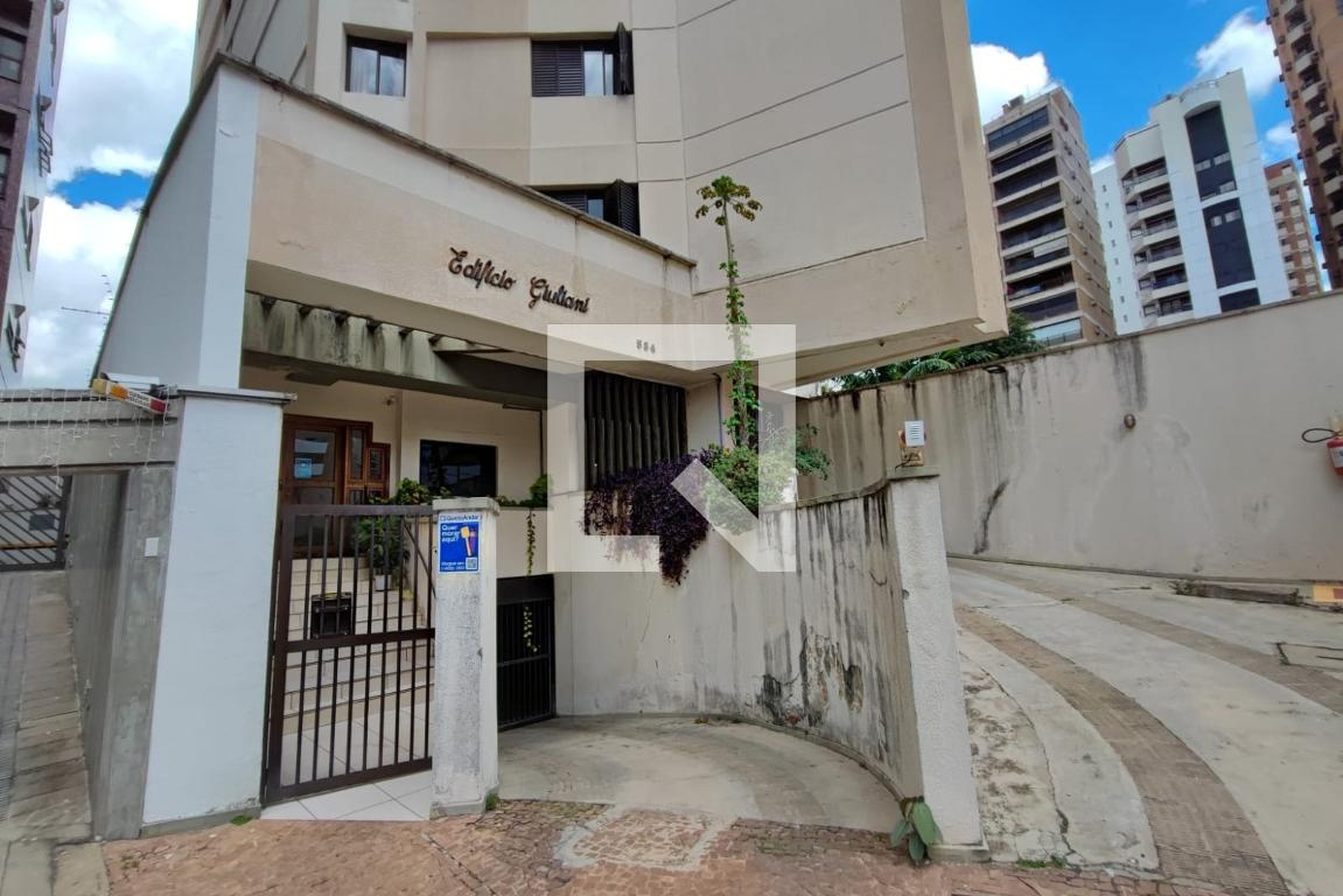 Fachada do Condomínio Condomínio Giuliani