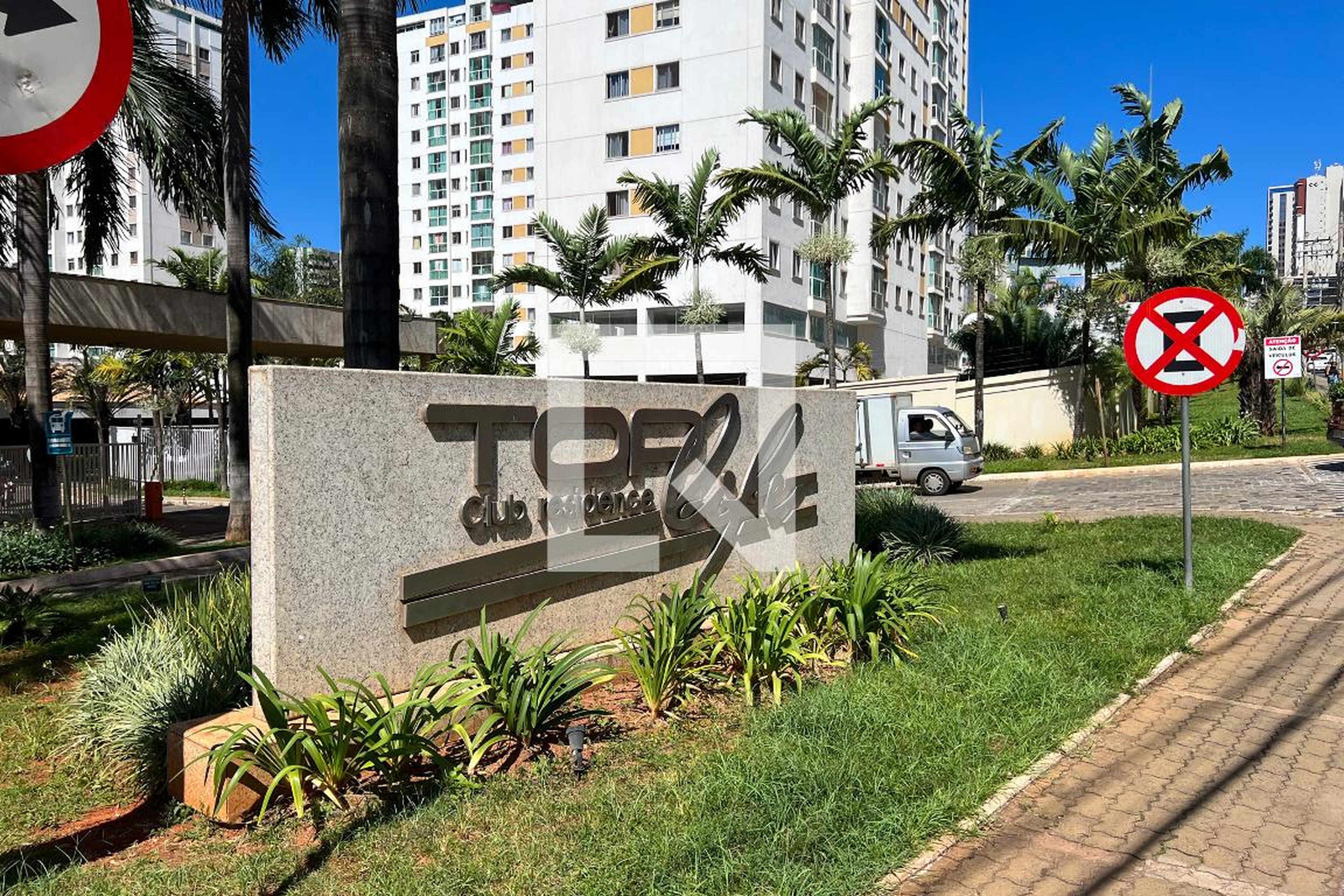 Fachada do Condomínio Condomínio Top Life