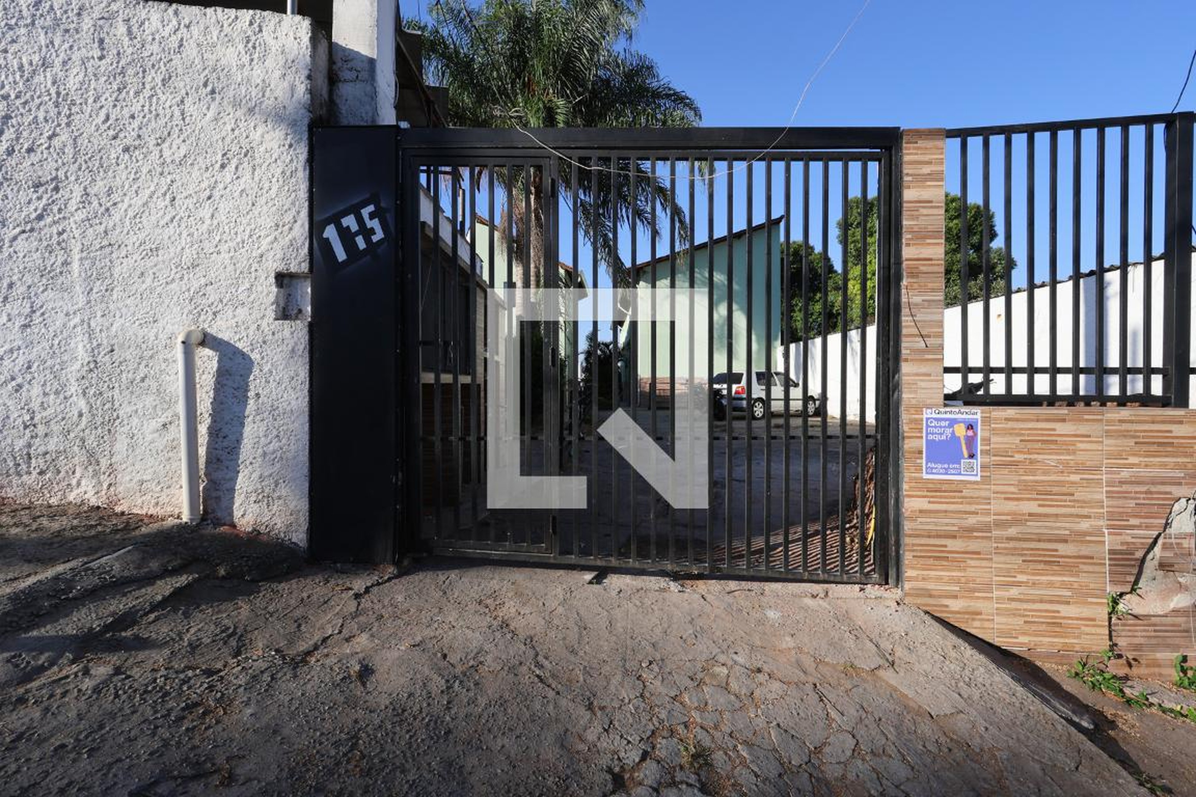 Fachada do condomínio Condomínio em Rua Custódio Mesquita, 175