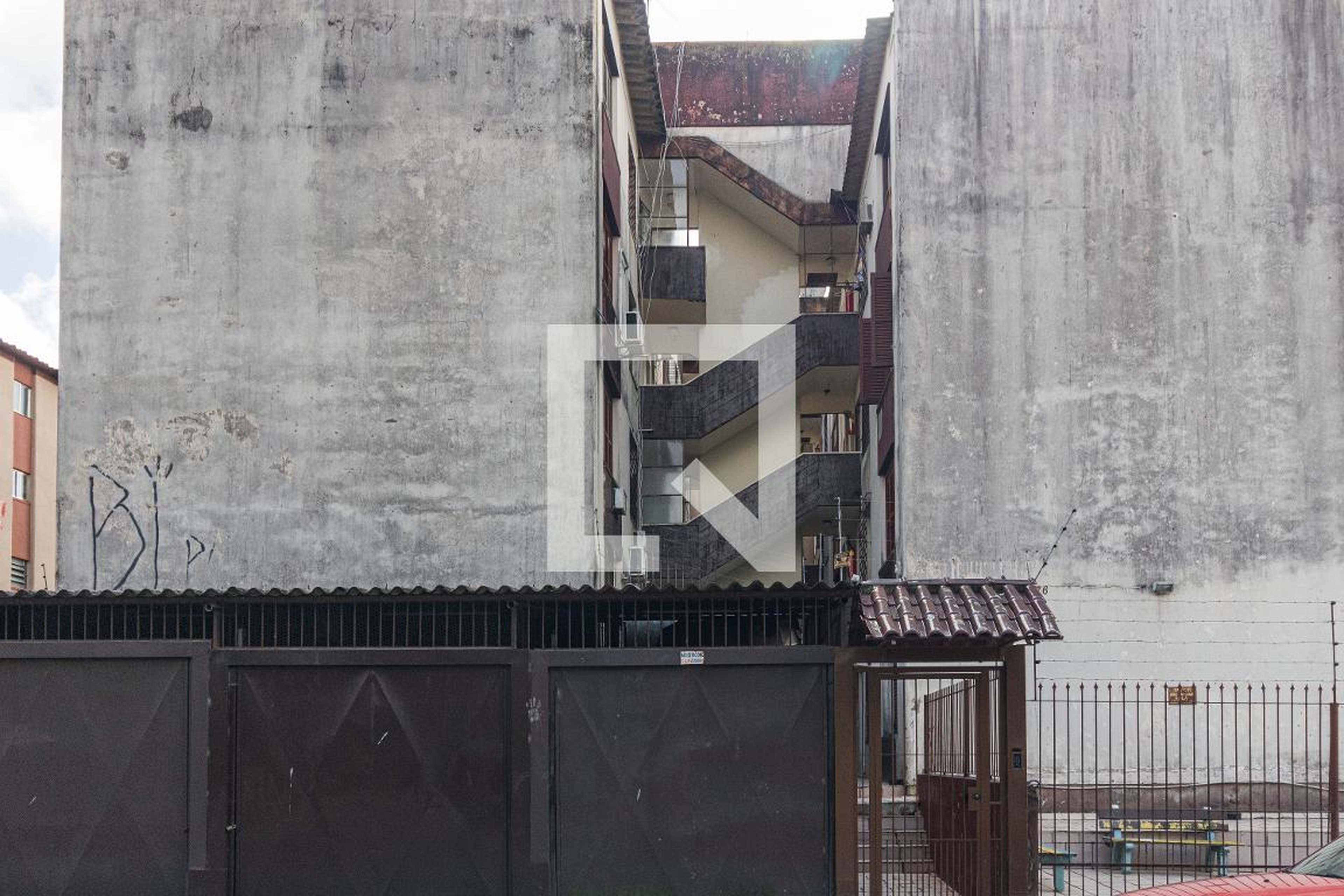 Fachada do Prédio Condomínio em Rua Luís César Leal, 76