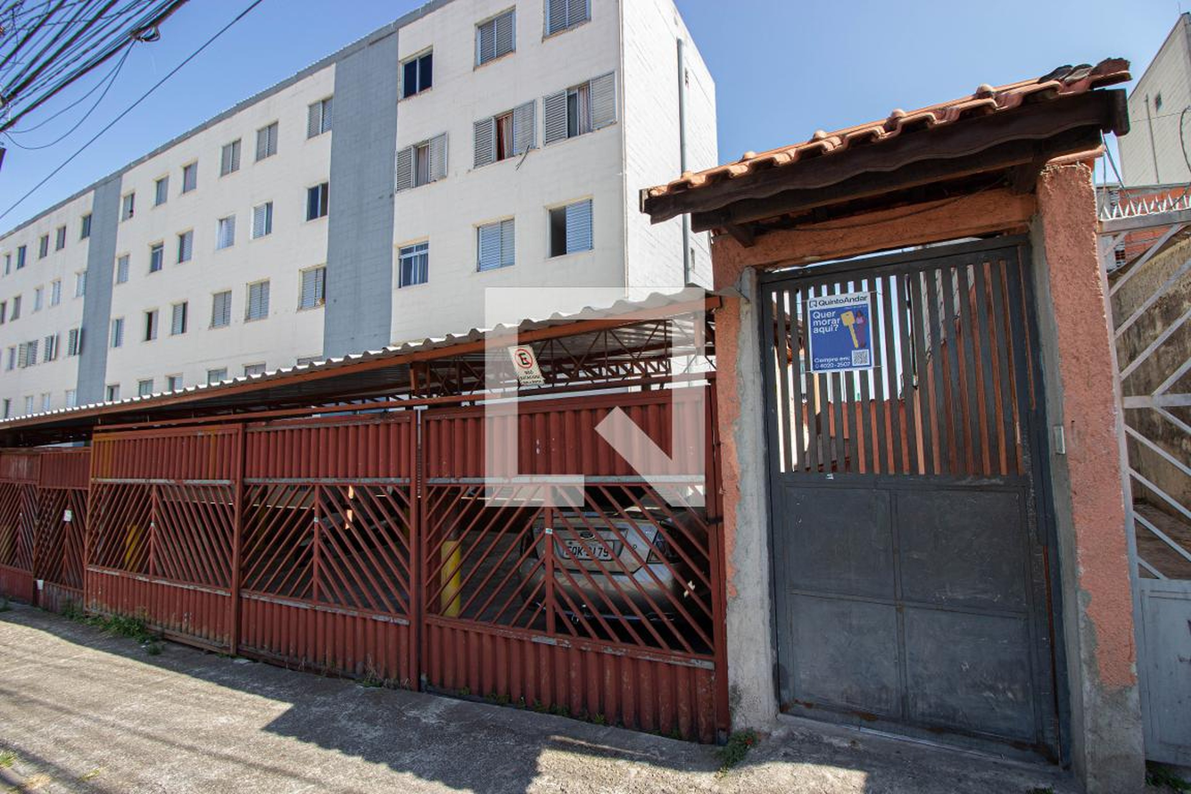 Fachada Condomínio em Rua Laura Bossi, 30