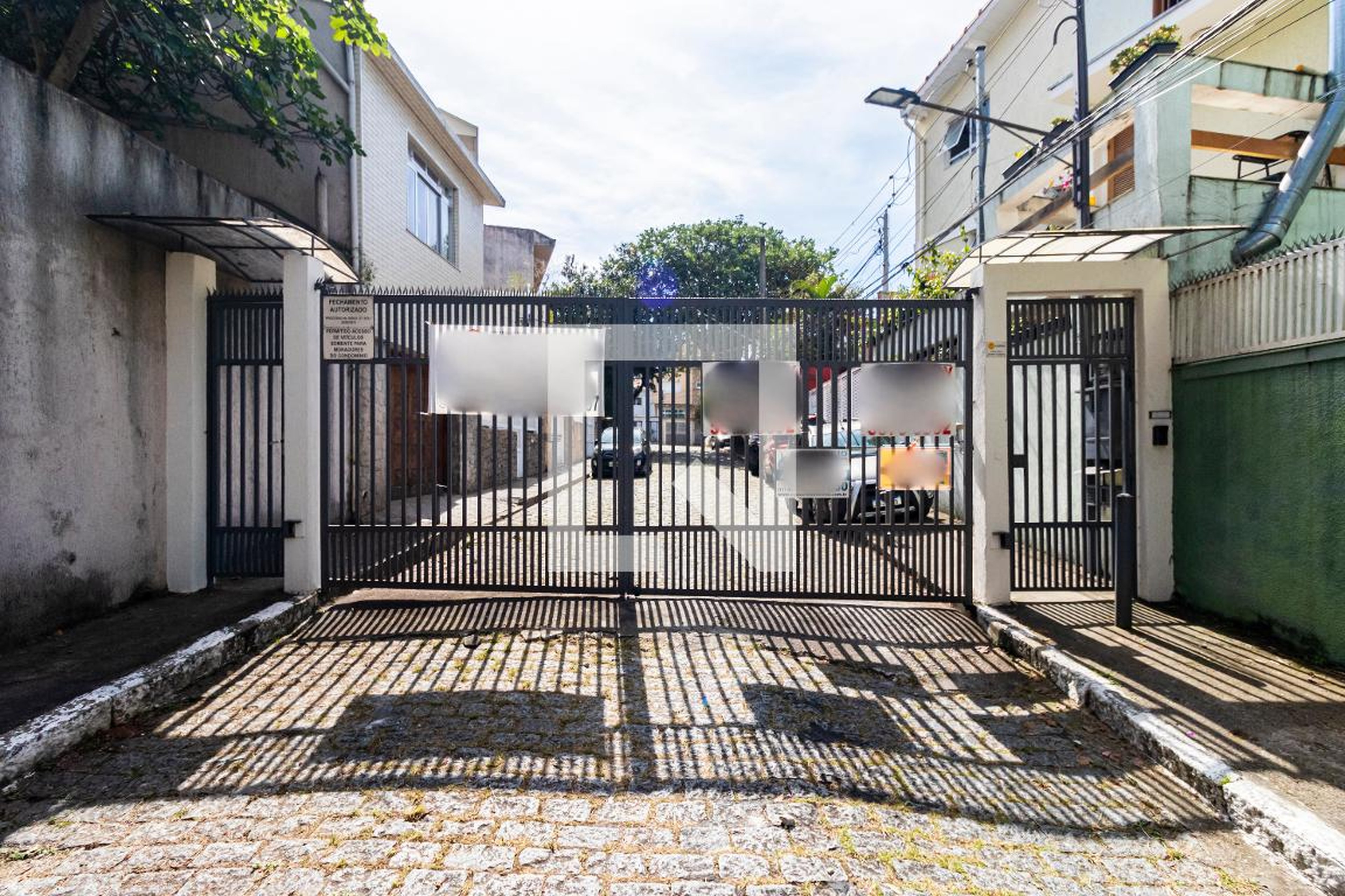 Fachada Condomínio em Rua Elias Assad Chedid, 85