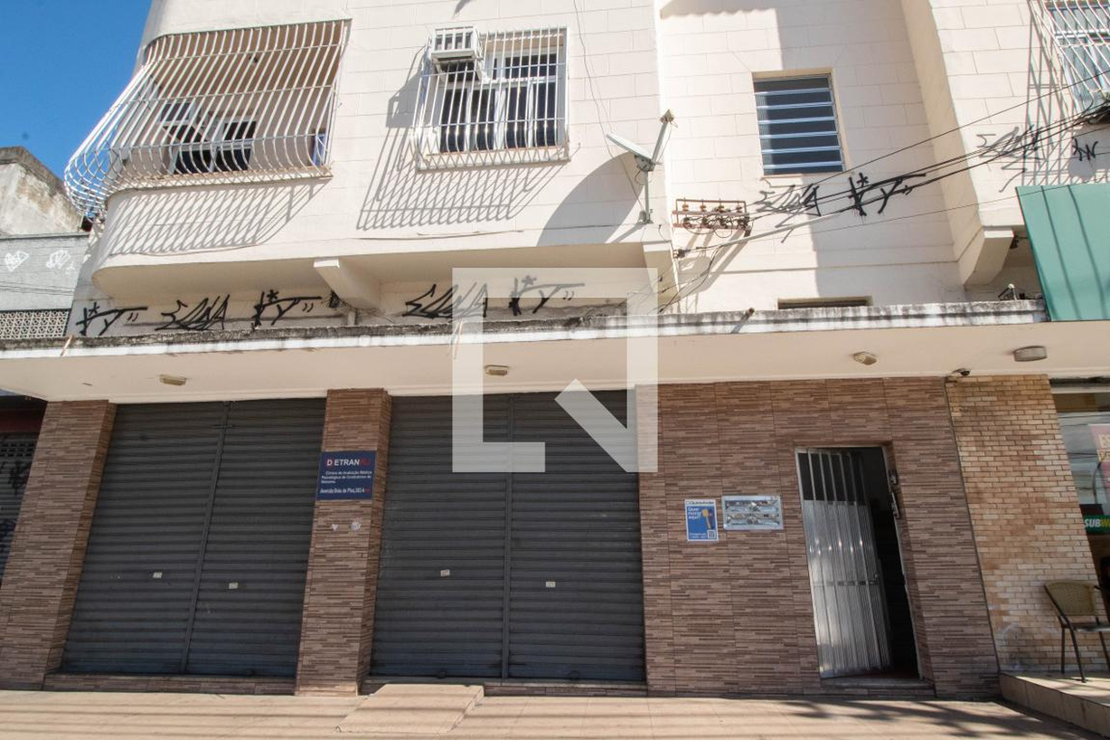 Fachada do Prédio Condomínio em Avenida Brás de Pina, 363