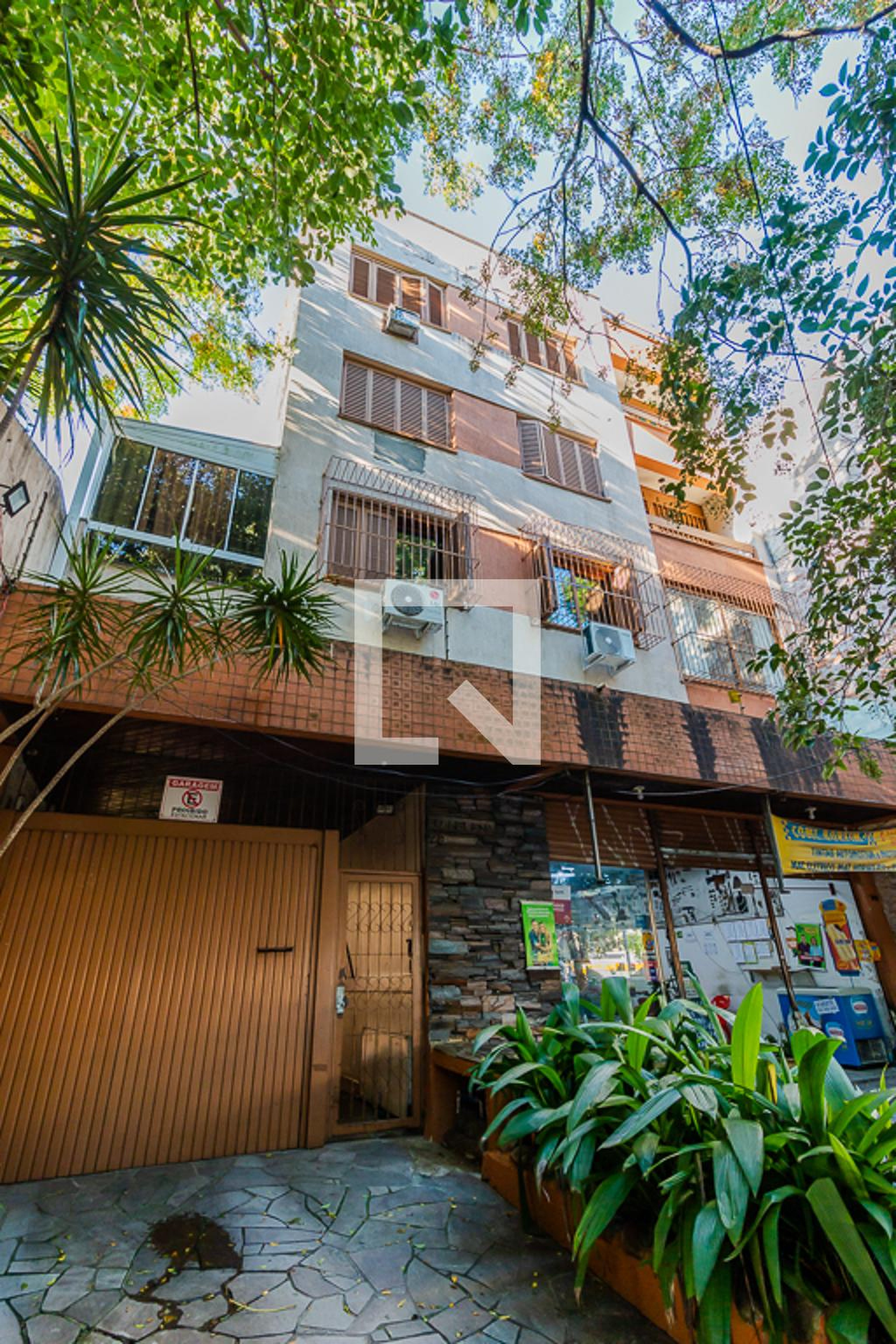 Fachada Condomínio em Praça Guia Lopes, 72