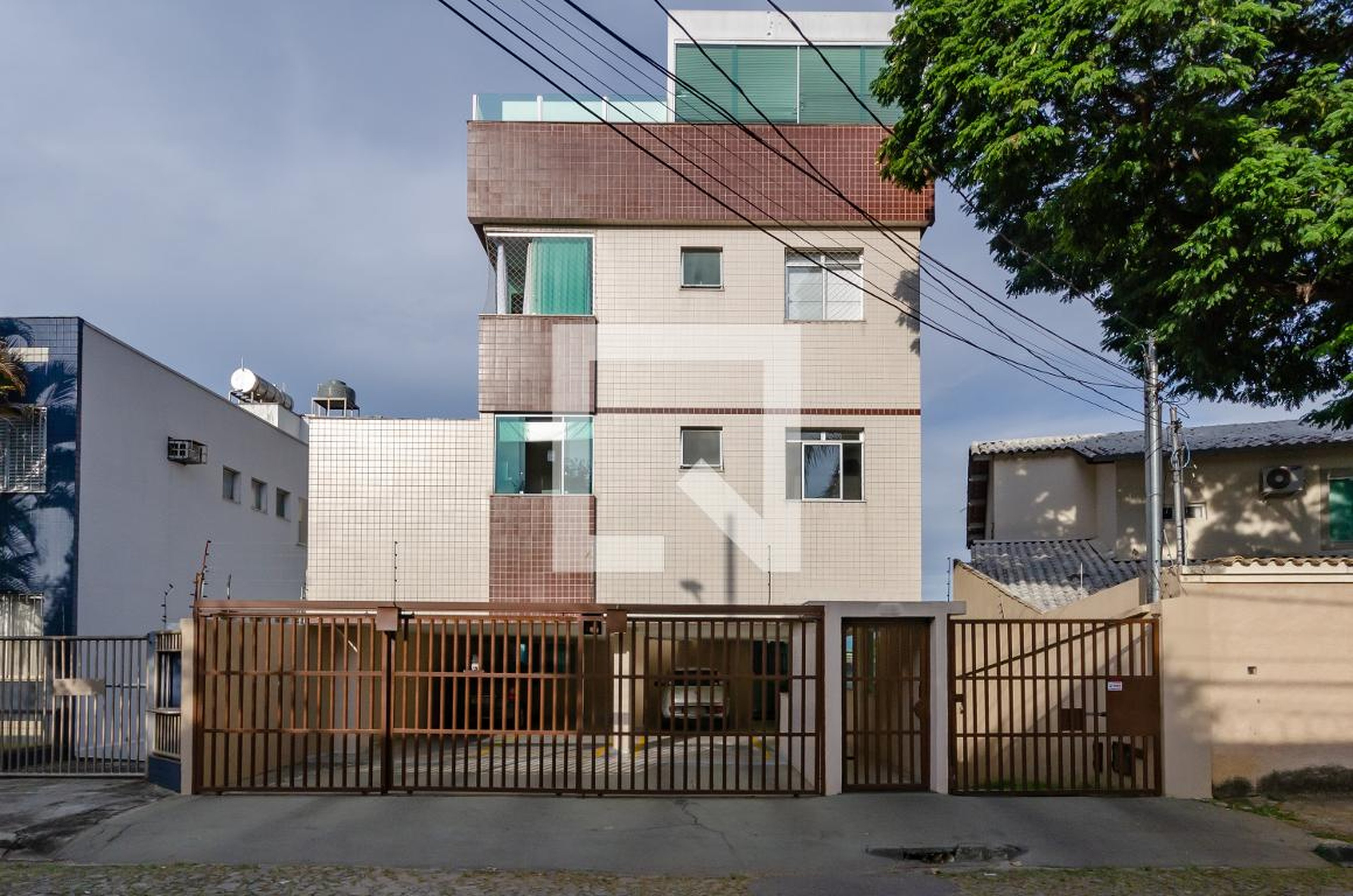 Fachada Condomínio em Rua Levindo Ignácio Ribeiro, 416