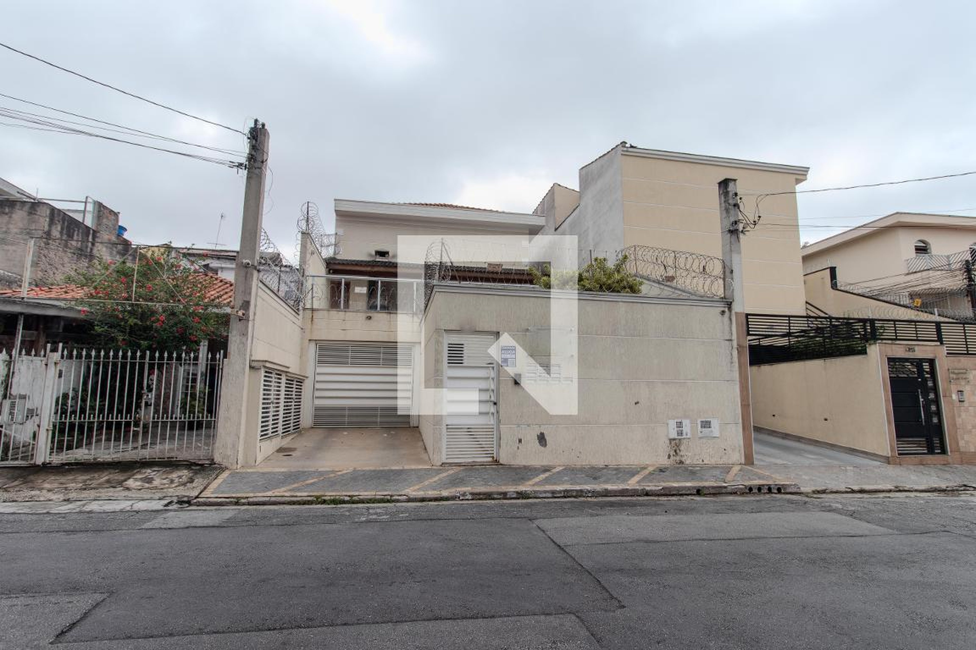 Fachada Condomínio em Rua José de Almeida, 822