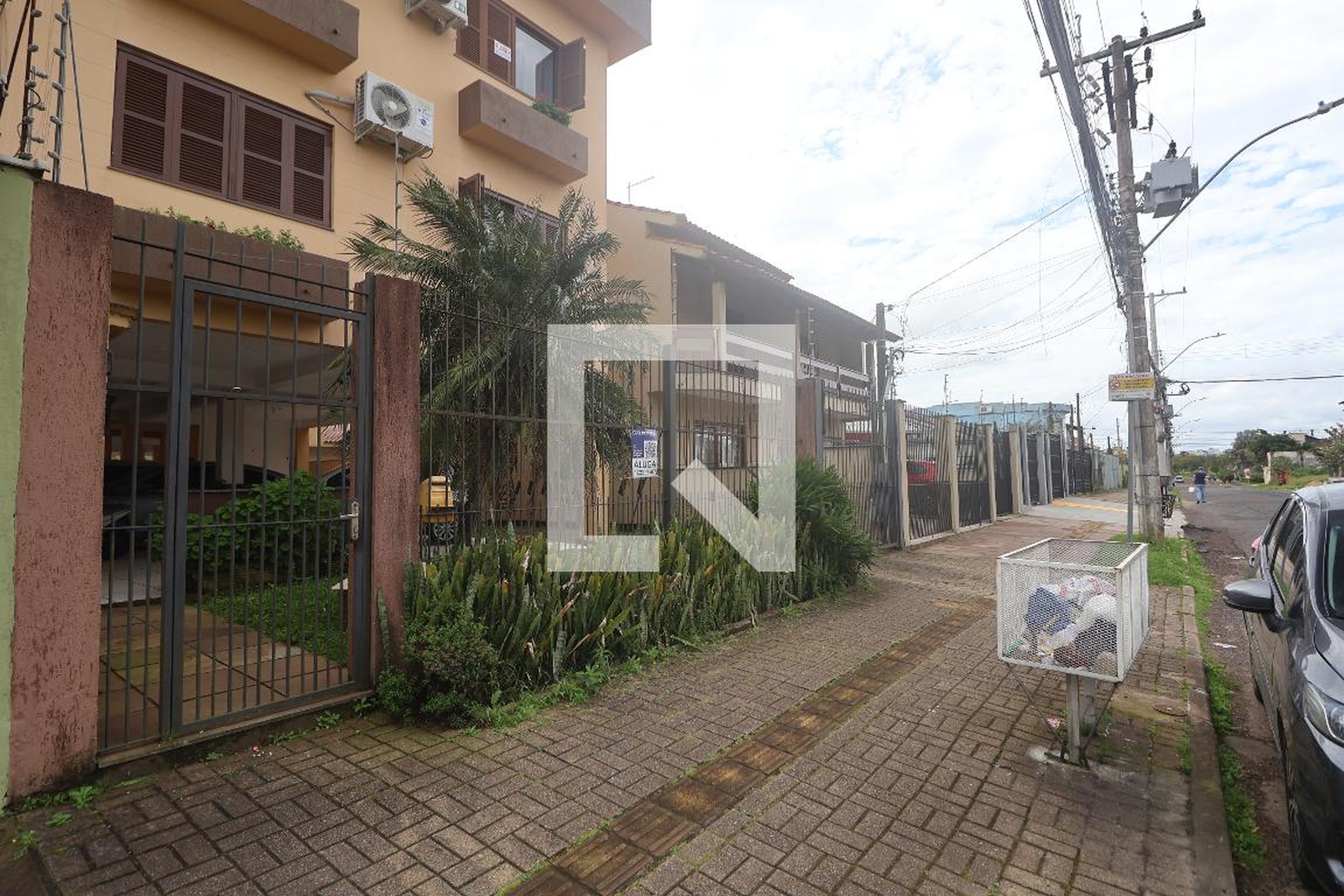 Fachada Condomínio em Rua Dona Rosalina, 120