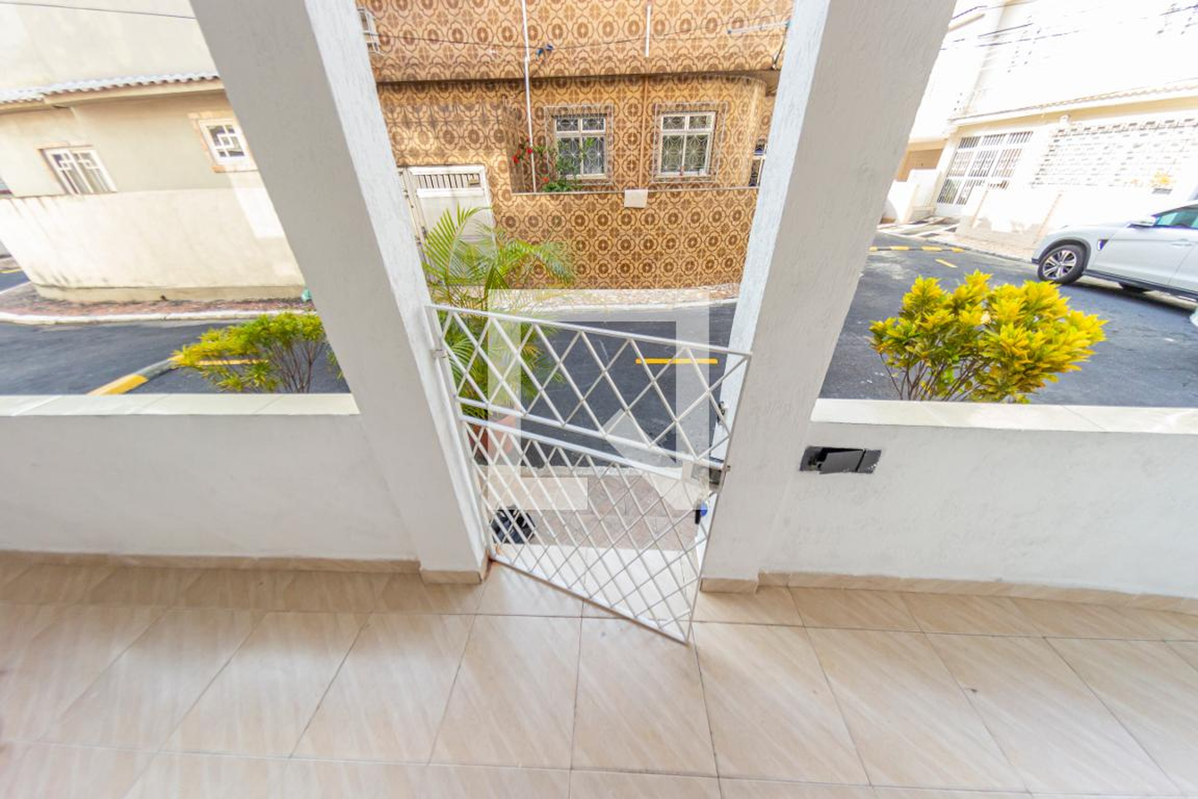 Fachada Condomínio em Rua Dinis Barreto, 192